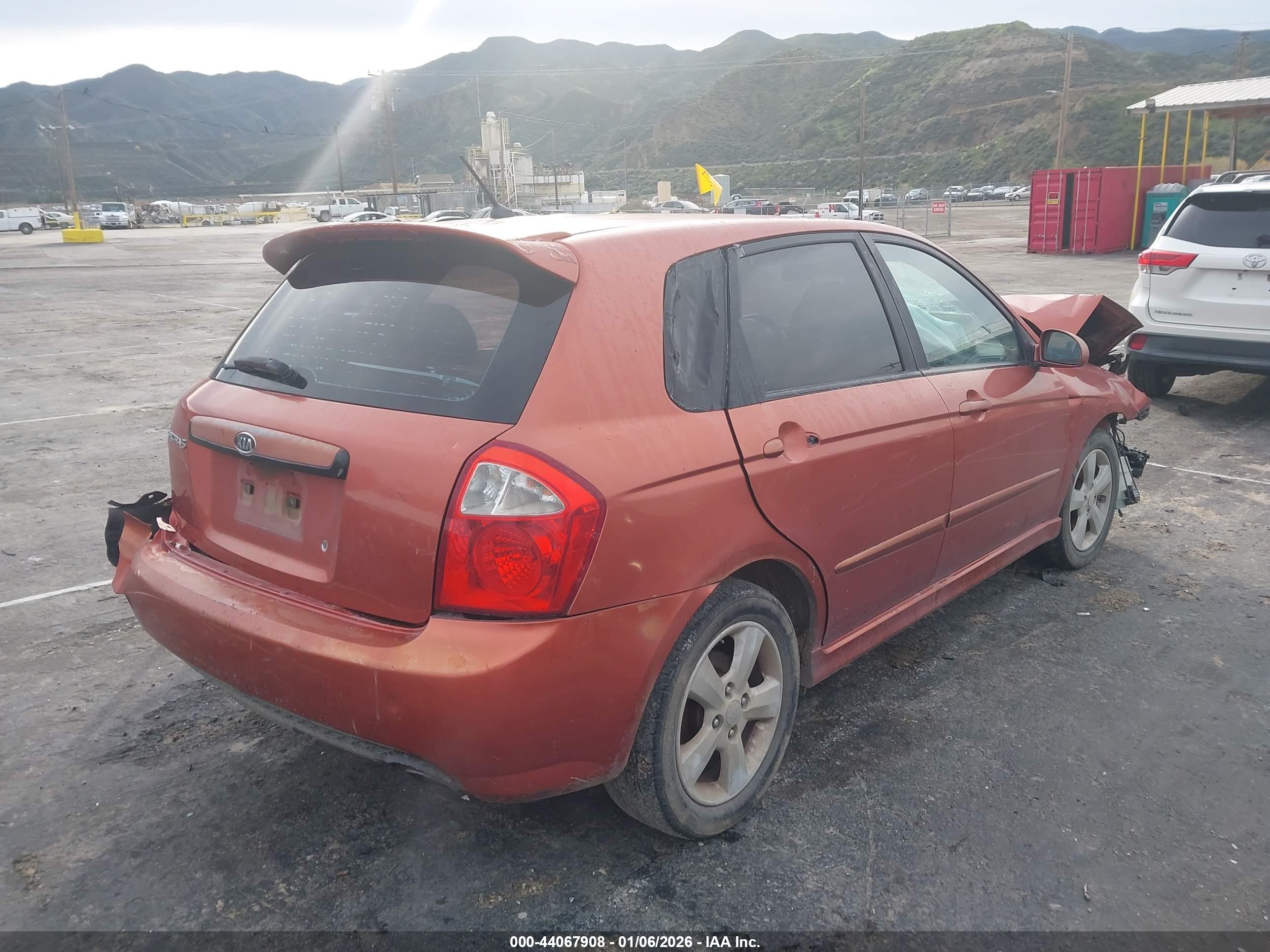 KIA SPECTRA5 image 4
