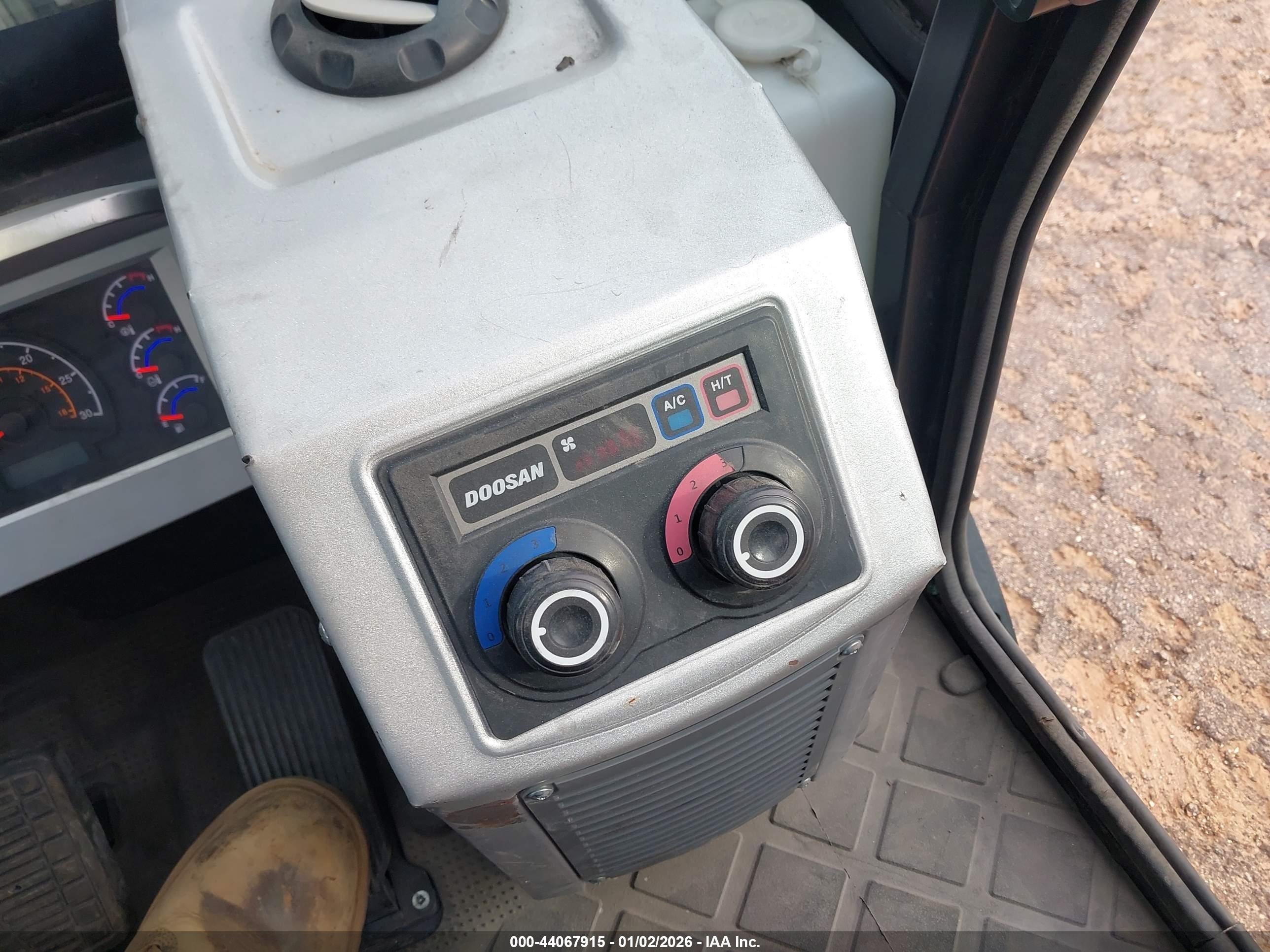 DOOSAN D45S-7 image 8