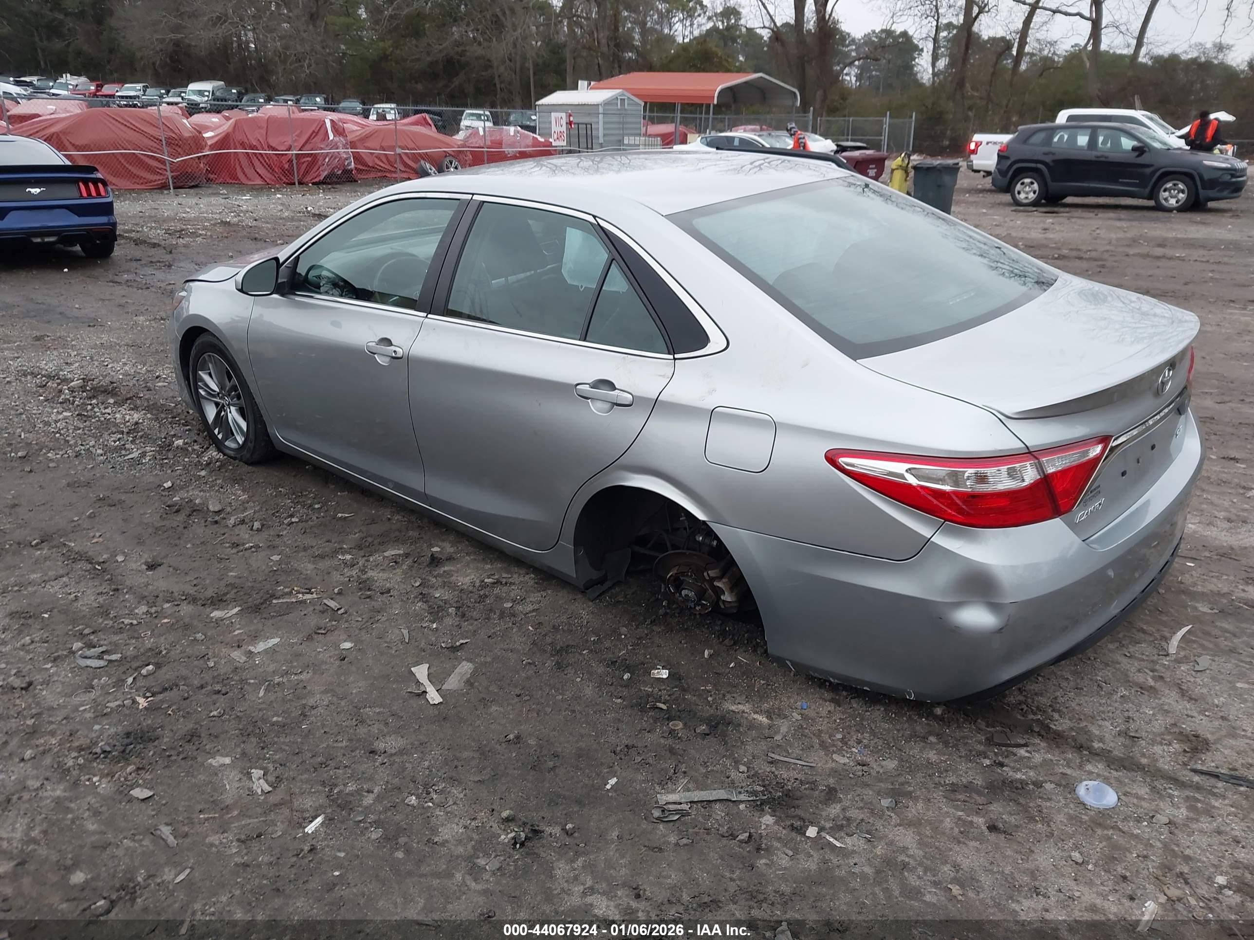 TOYOTA CAMRY image 3