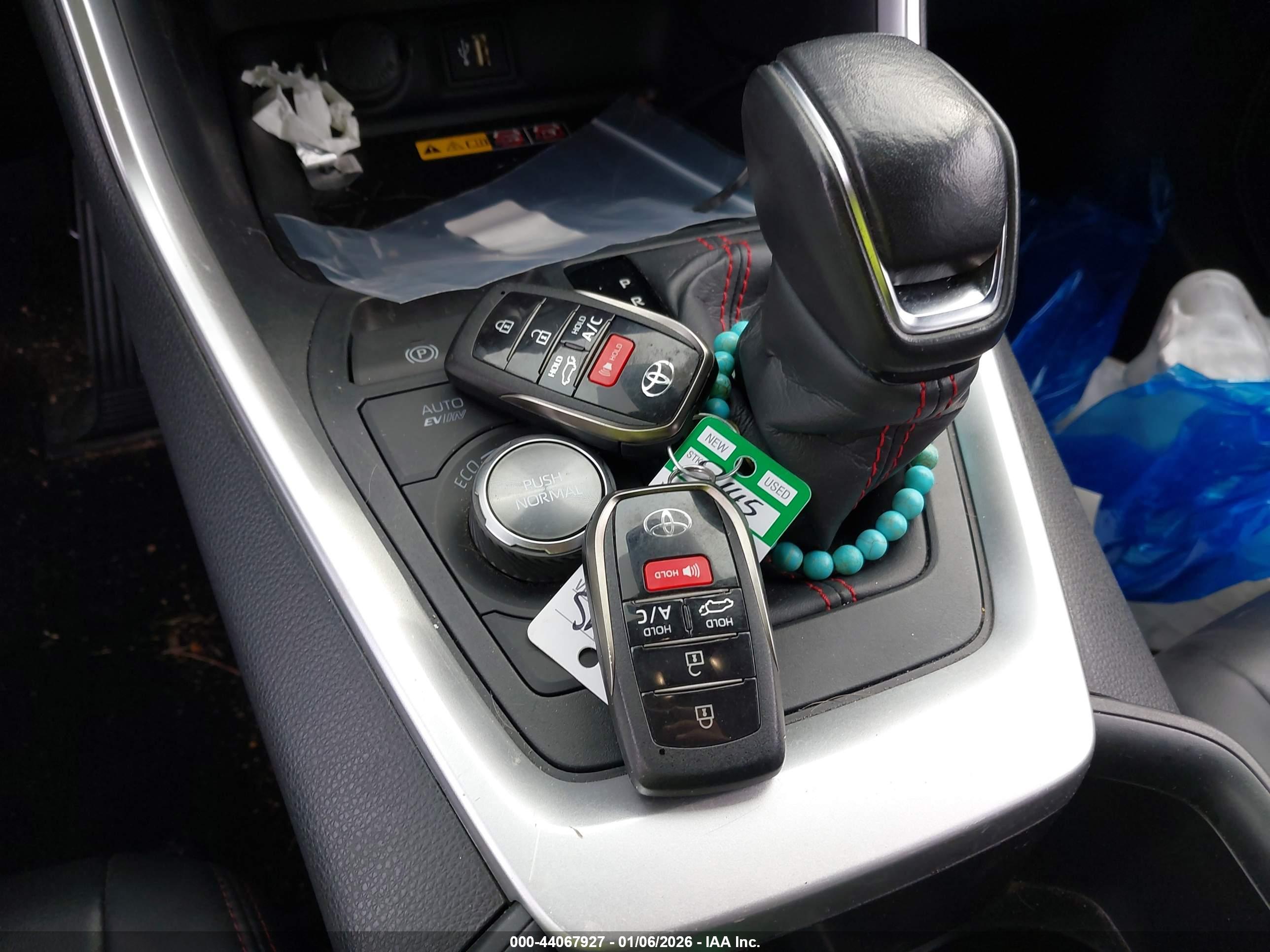 TOYOTA RAV4 image 11