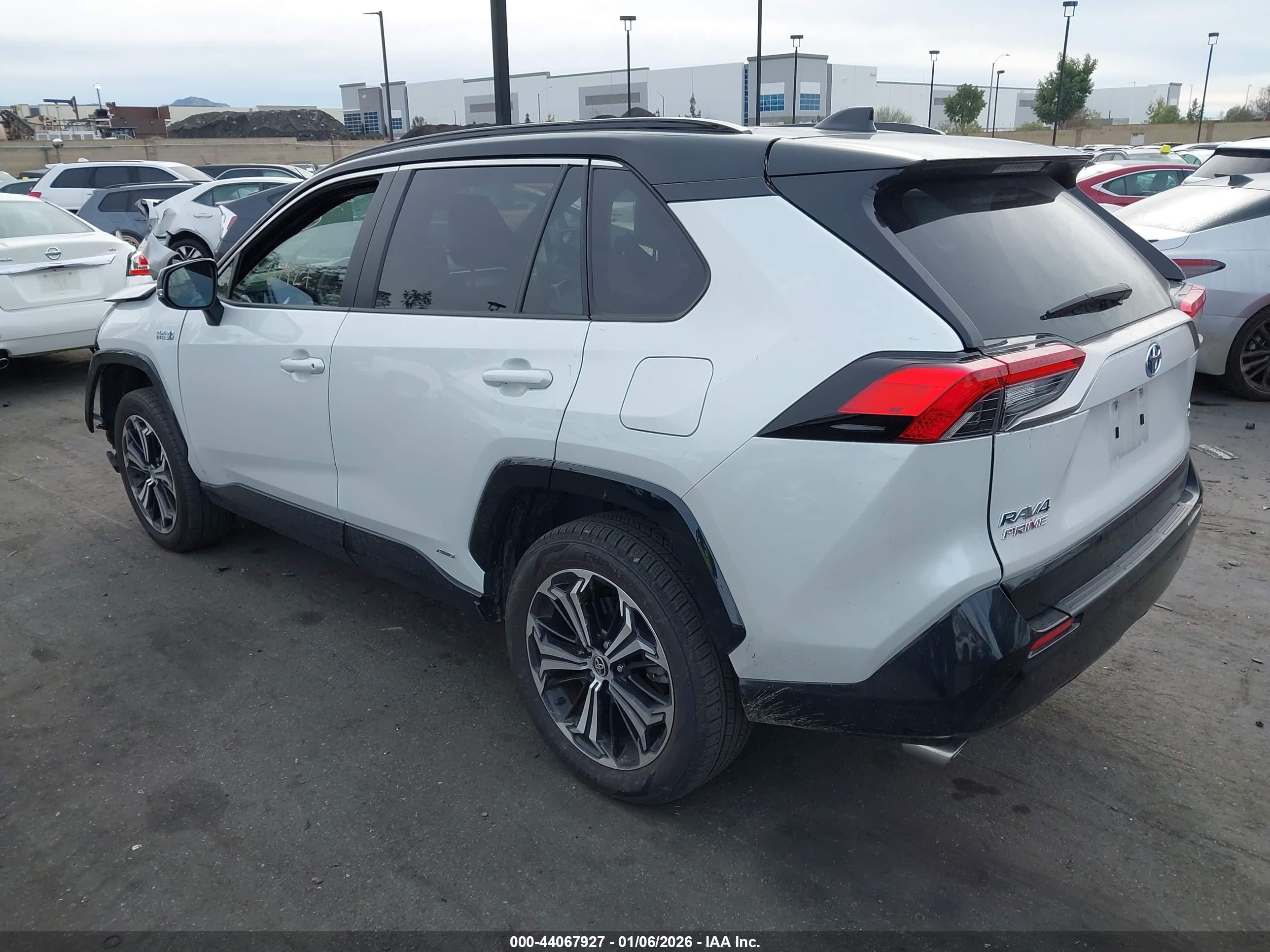 TOYOTA RAV4 image 3