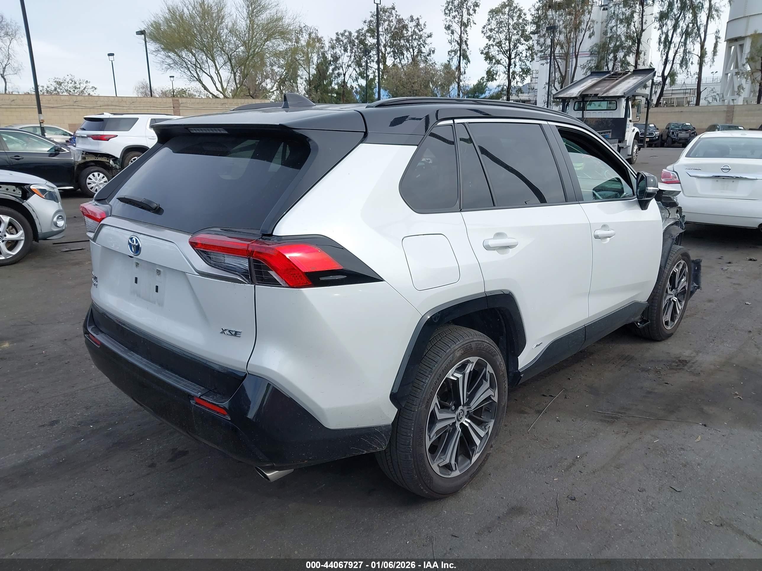 TOYOTA RAV4 image 4