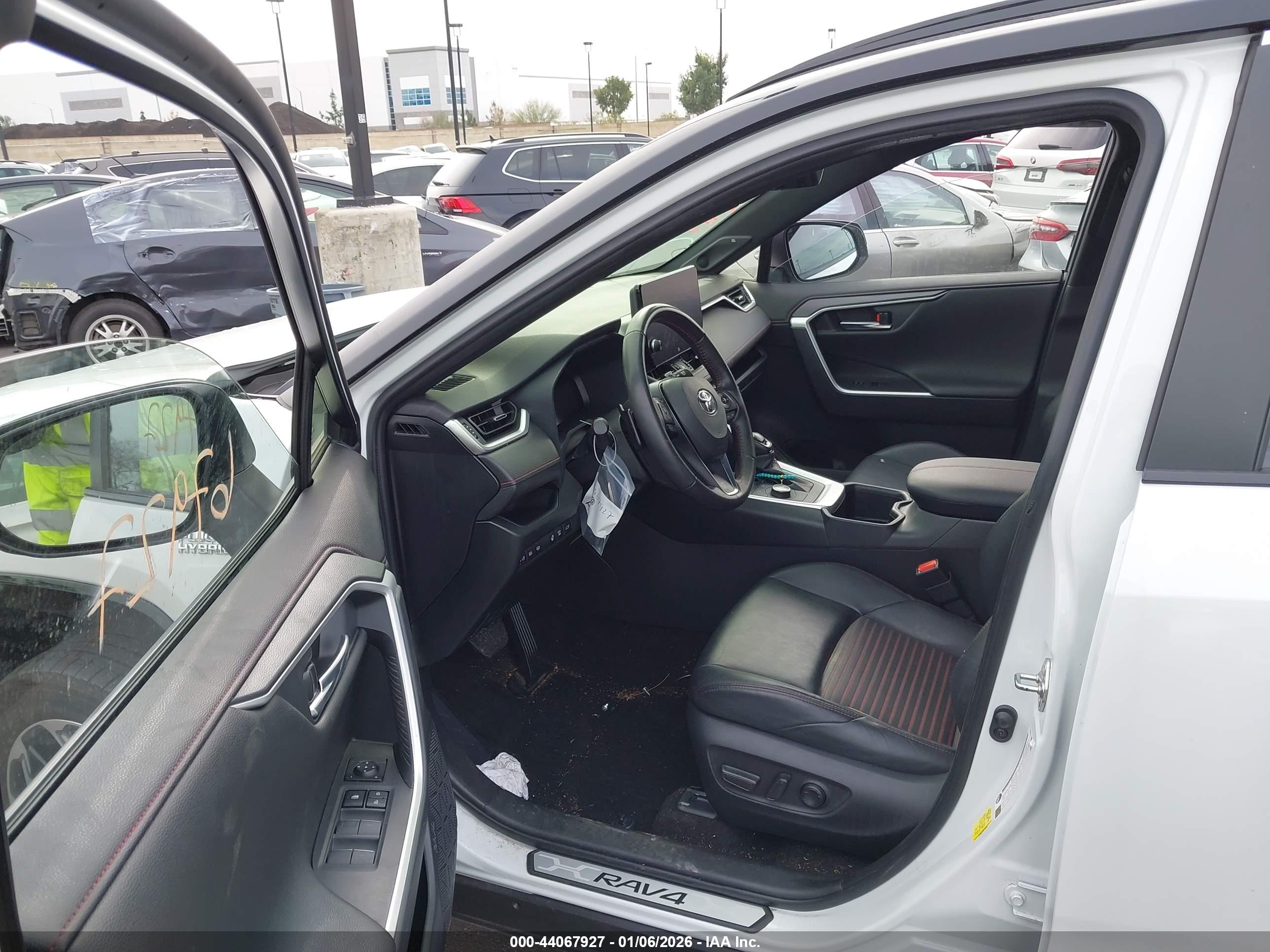TOYOTA RAV4 image 5