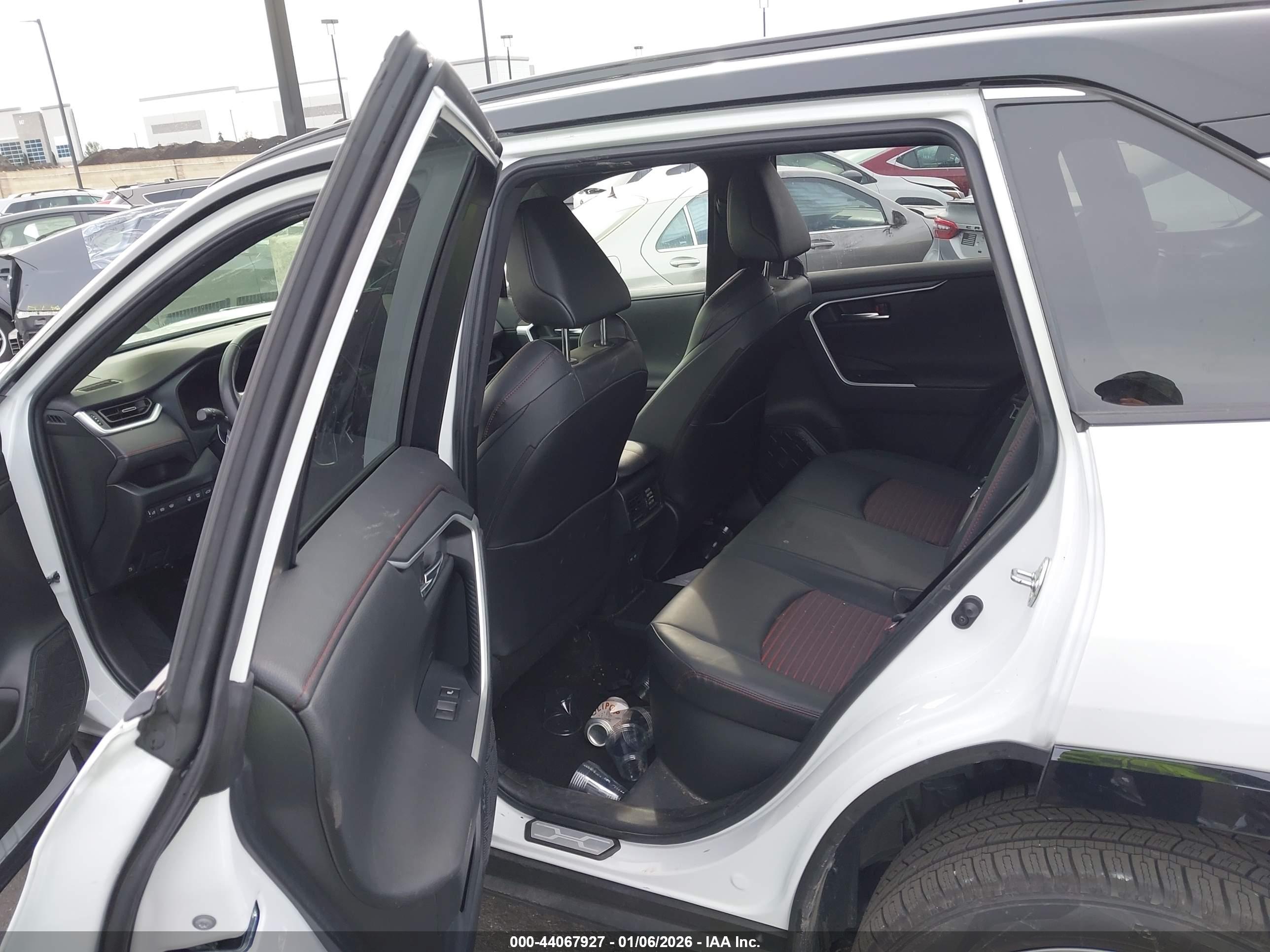 TOYOTA RAV4 image 8