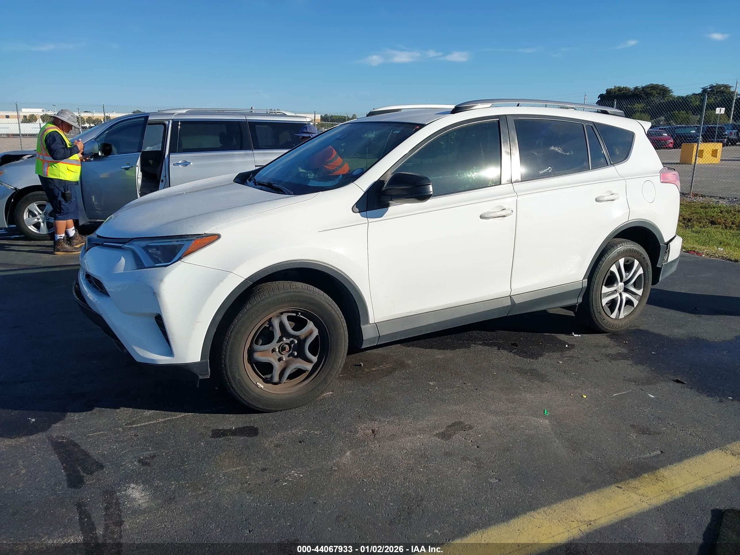 TOYOTA RAV4 image 2