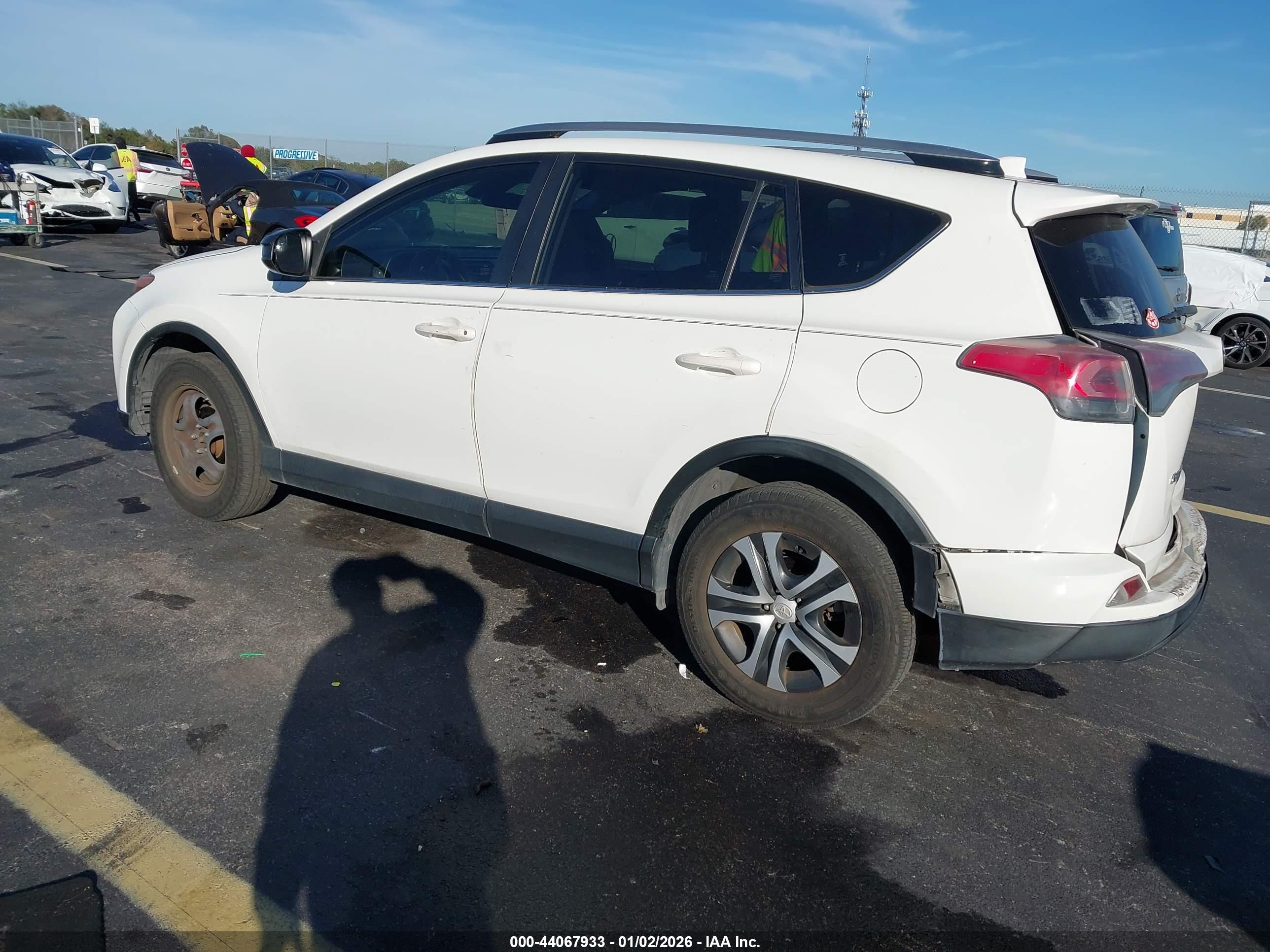 TOYOTA RAV4 image 3
