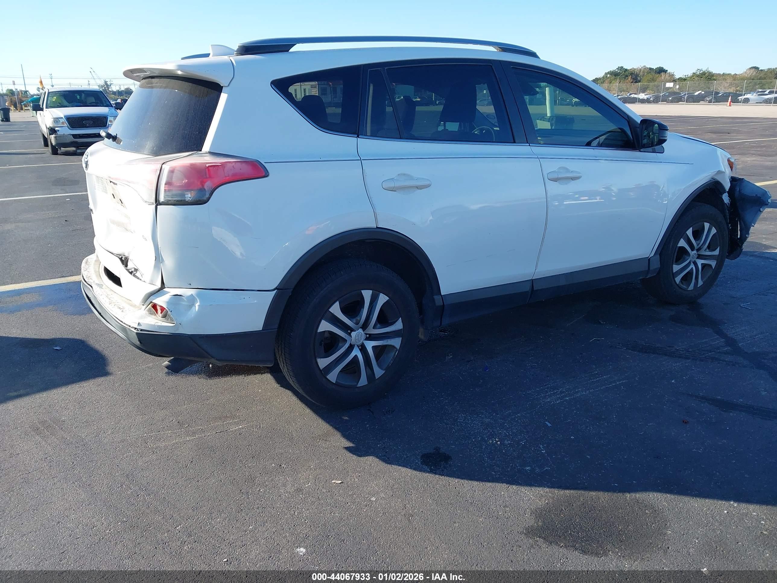TOYOTA RAV4 image 4