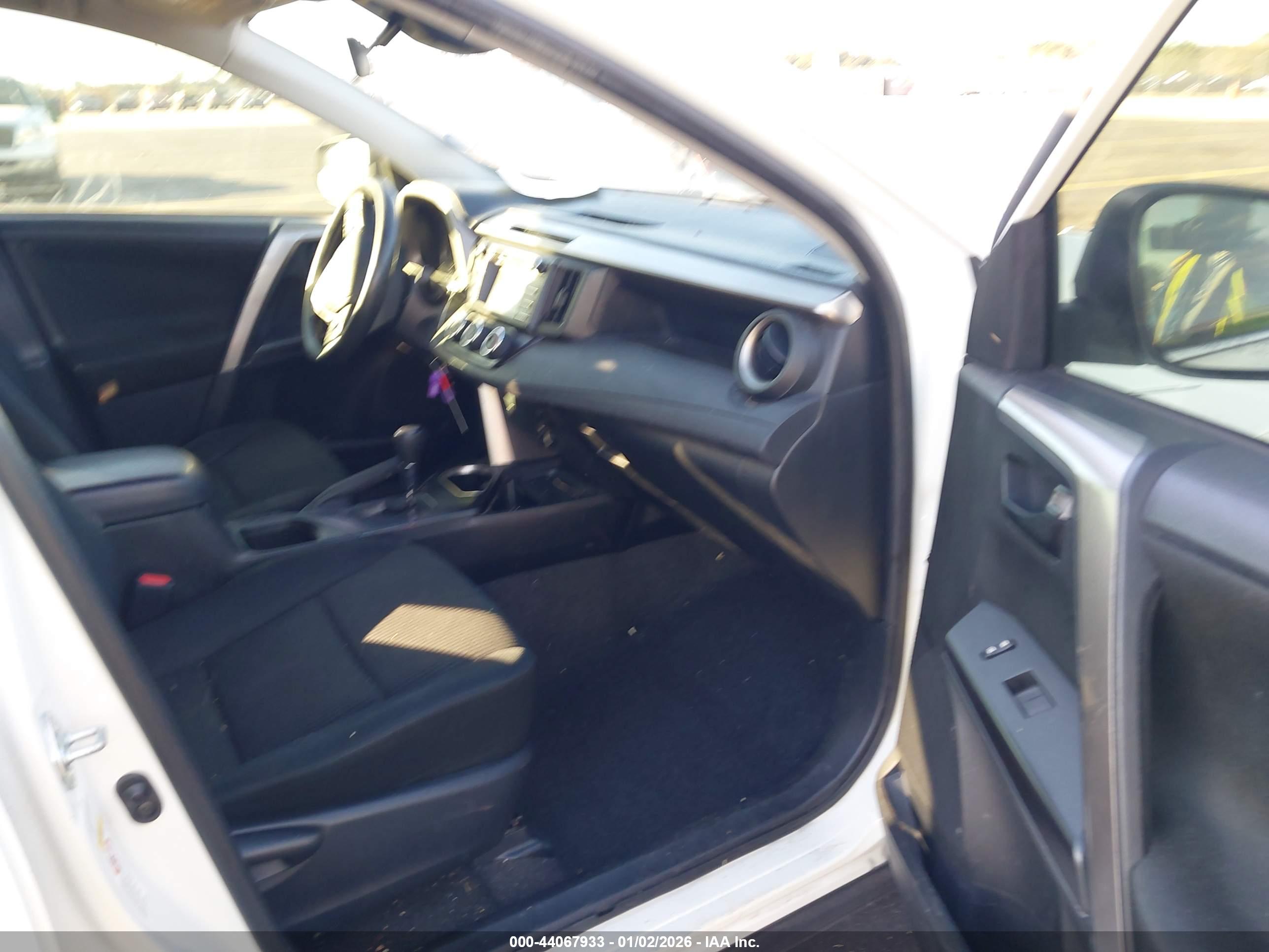 TOYOTA RAV4 image 5