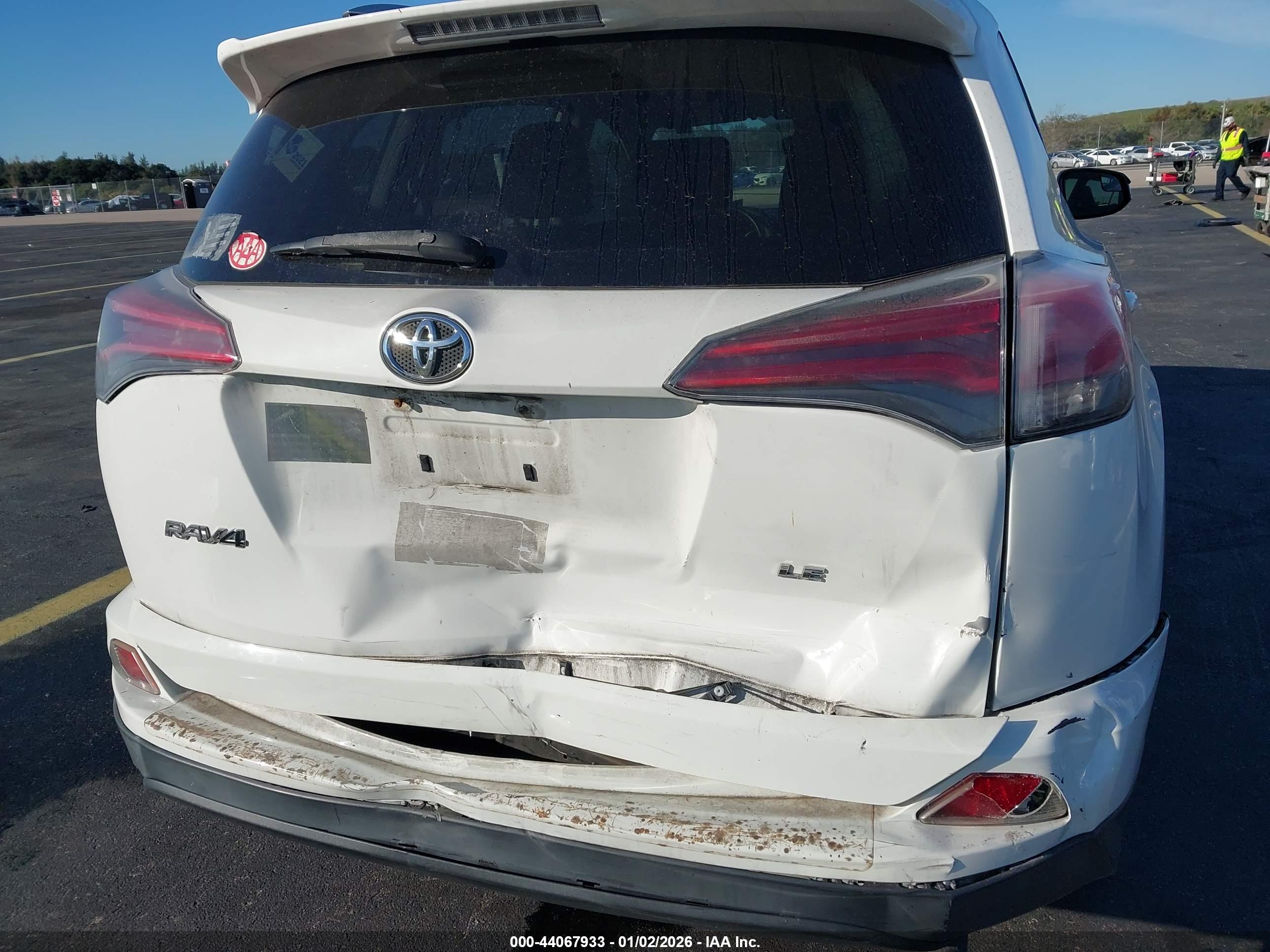 TOYOTA RAV4 image 6