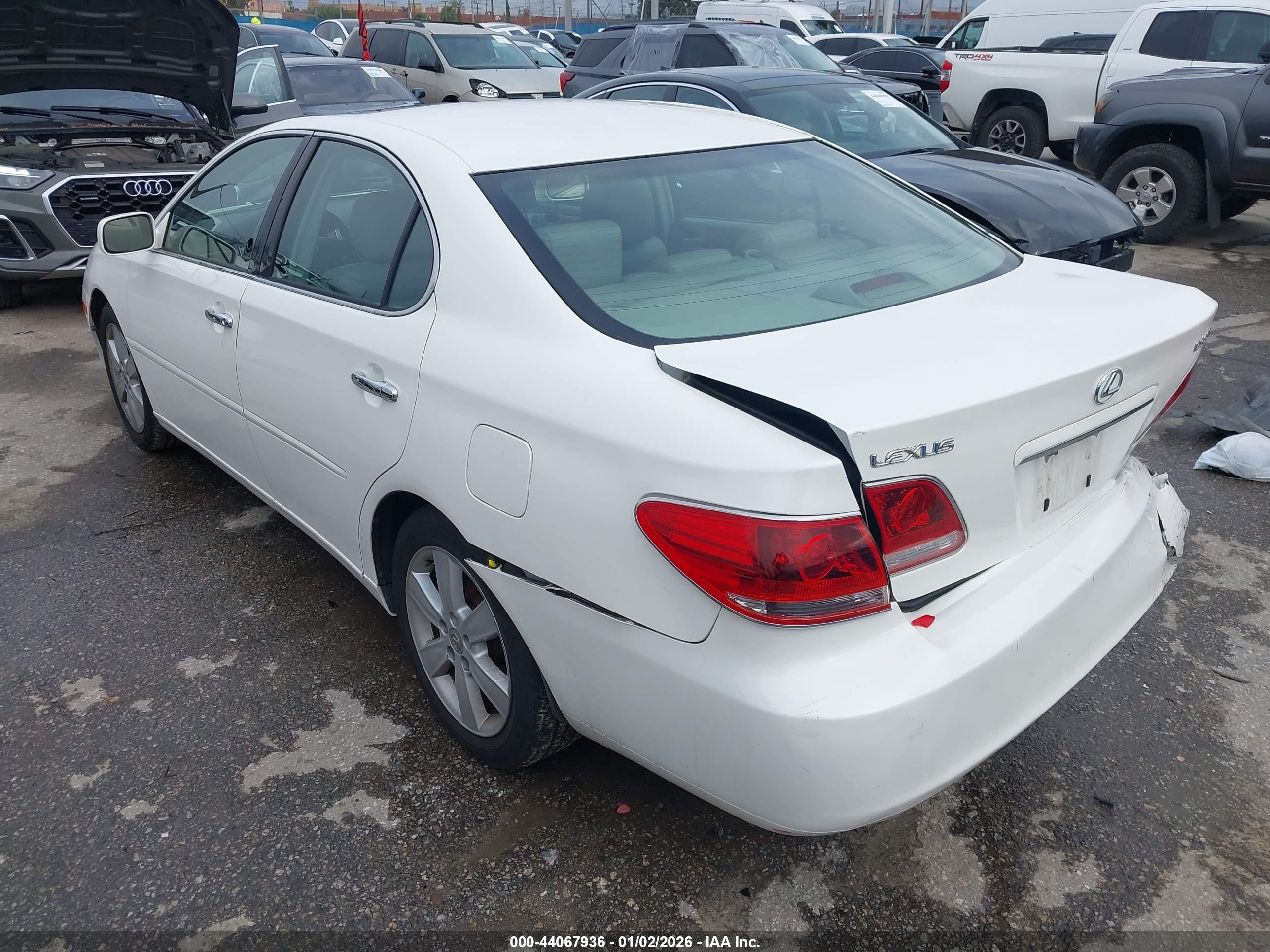 LEXUS ES image 3