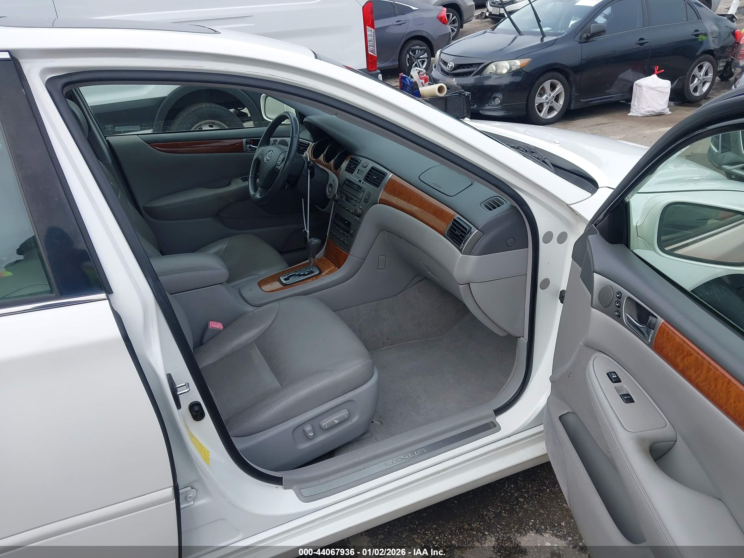 LEXUS ES image 5