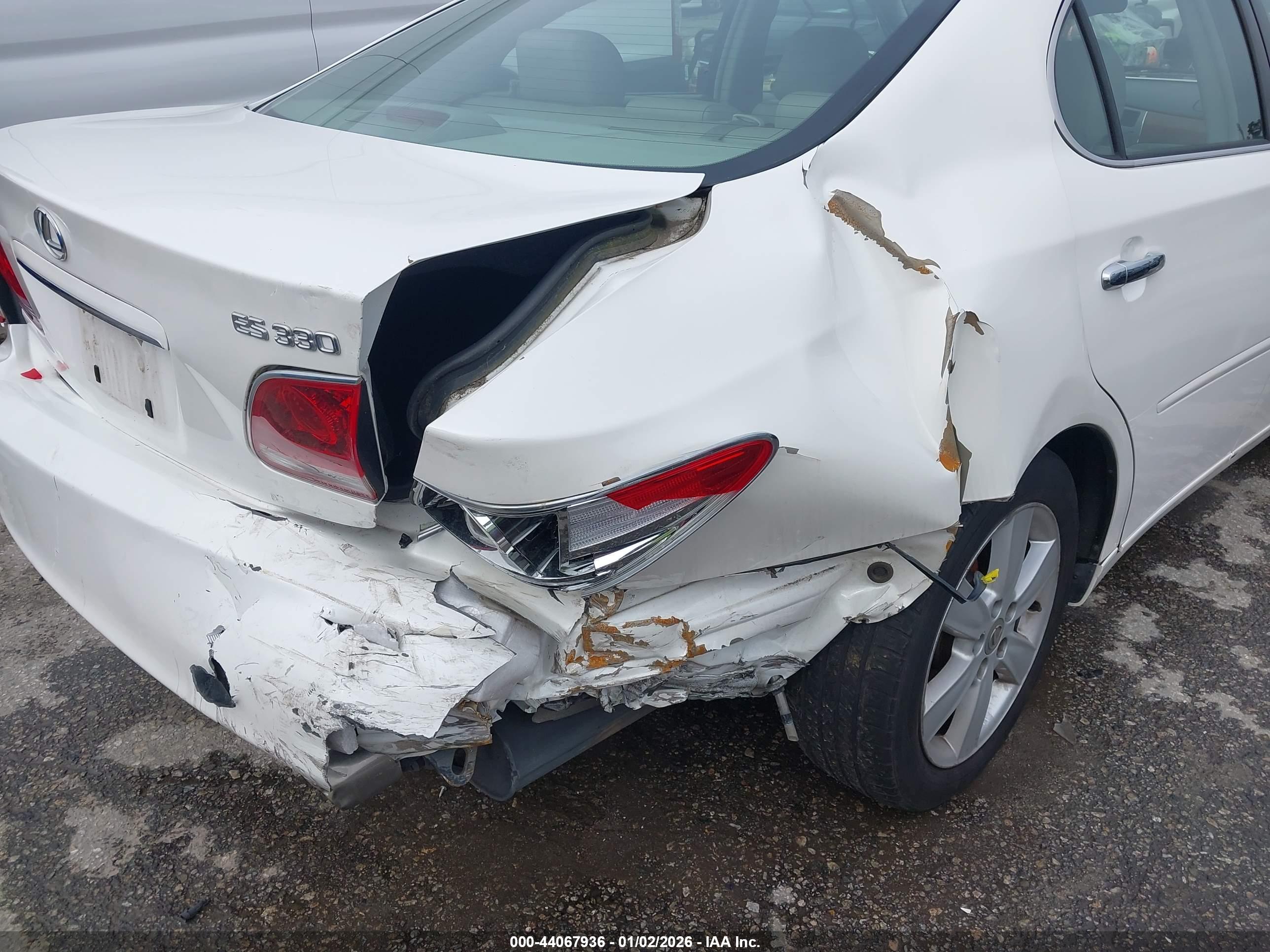 LEXUS ES image 6