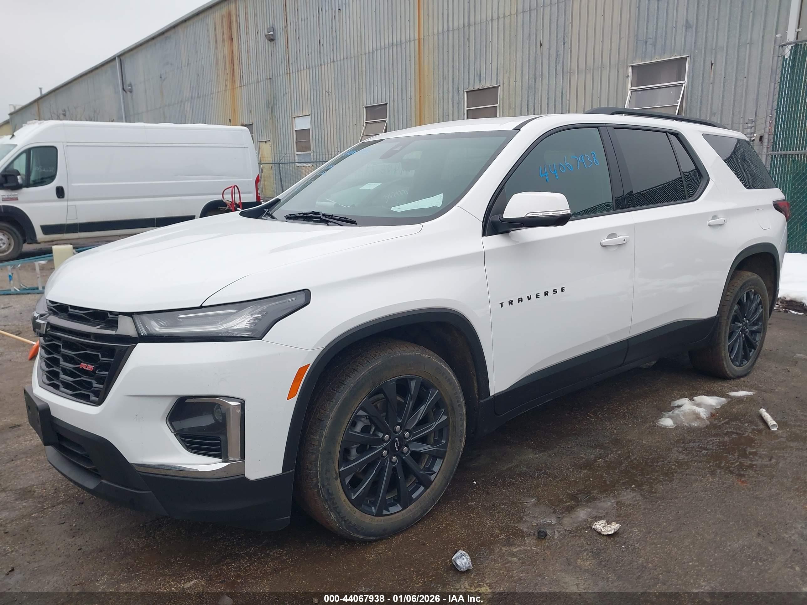 CHEVROLET TRAVERSE image 2