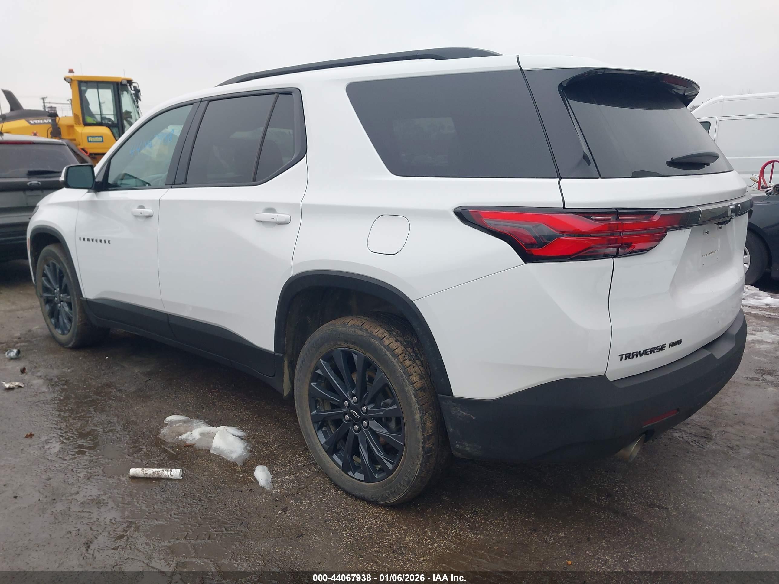 CHEVROLET TRAVERSE image 3