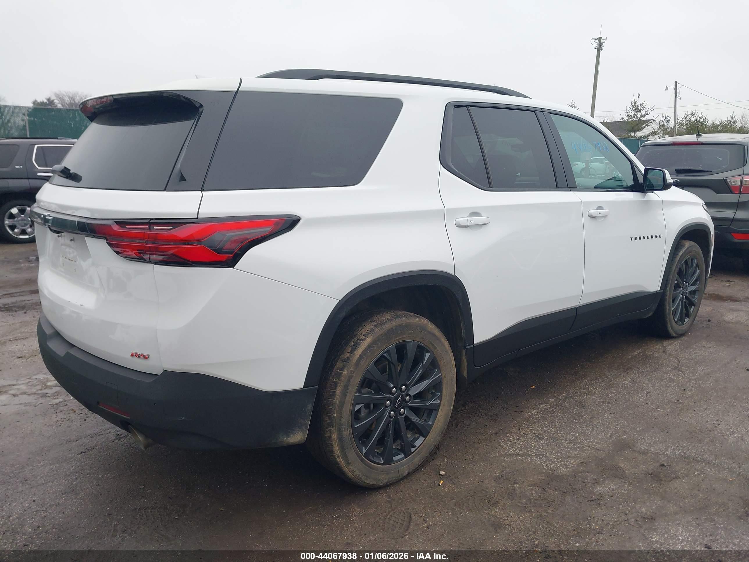 CHEVROLET TRAVERSE image 4