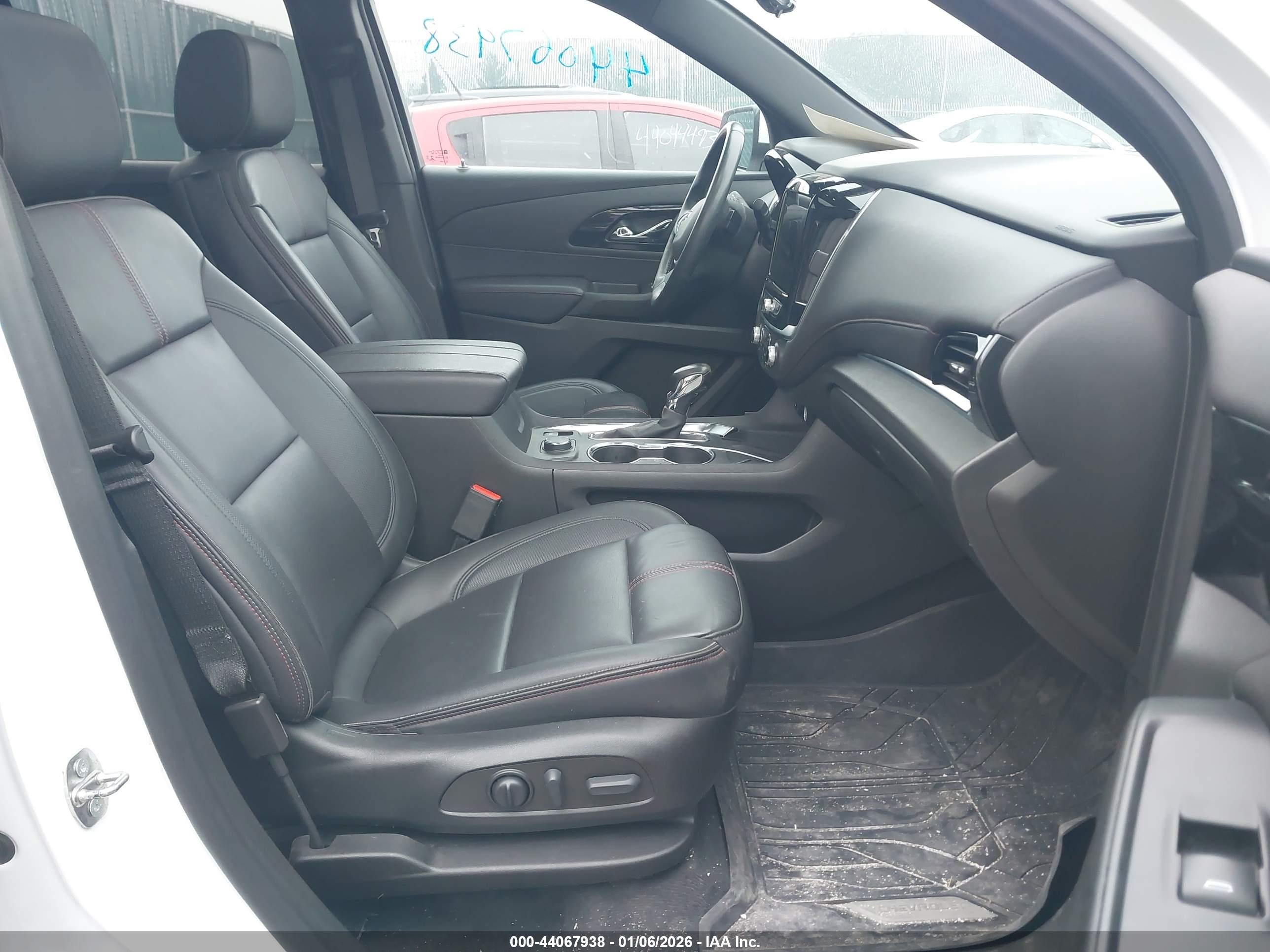 CHEVROLET TRAVERSE image 5