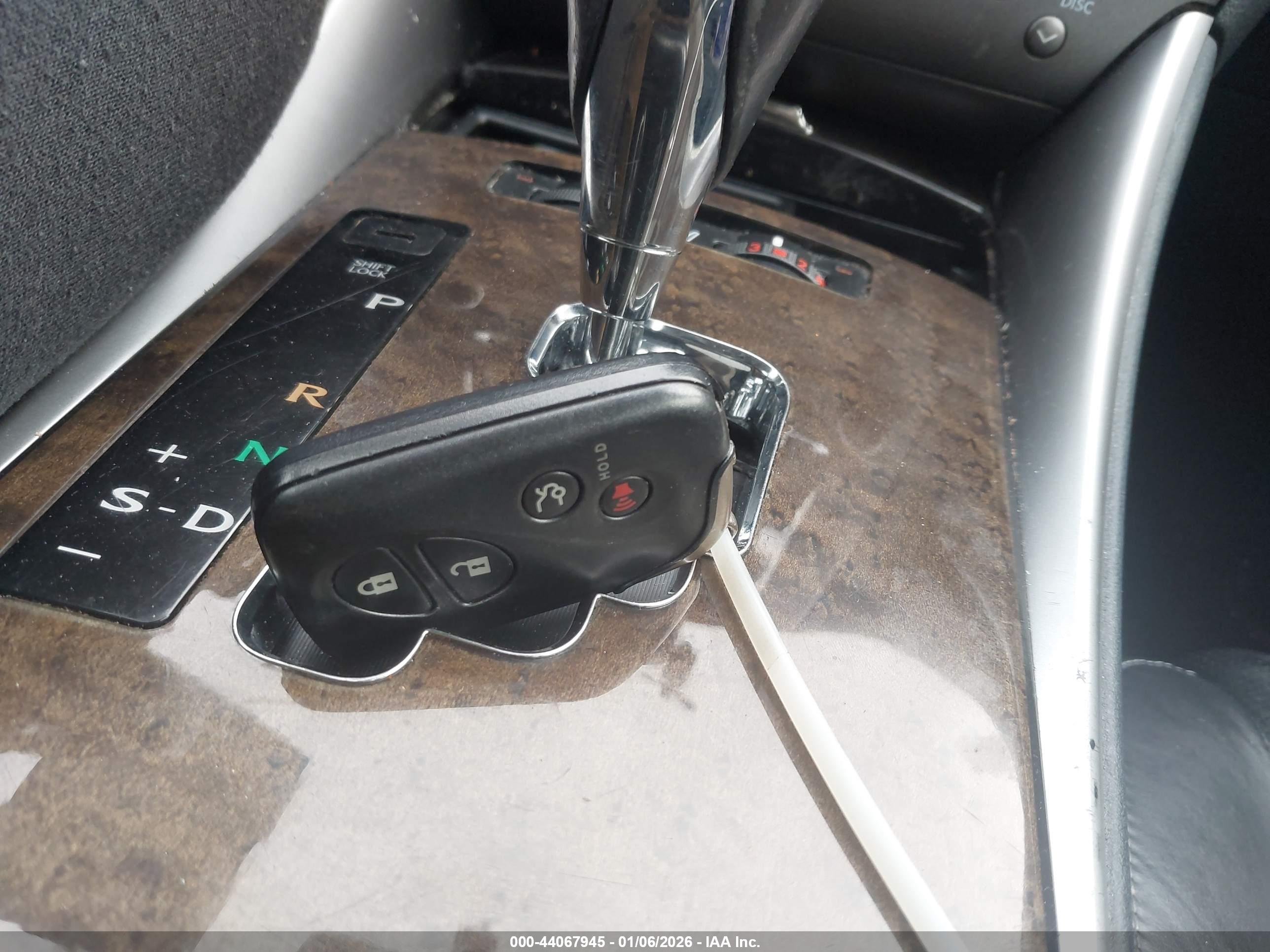 LEXUS IS image 11