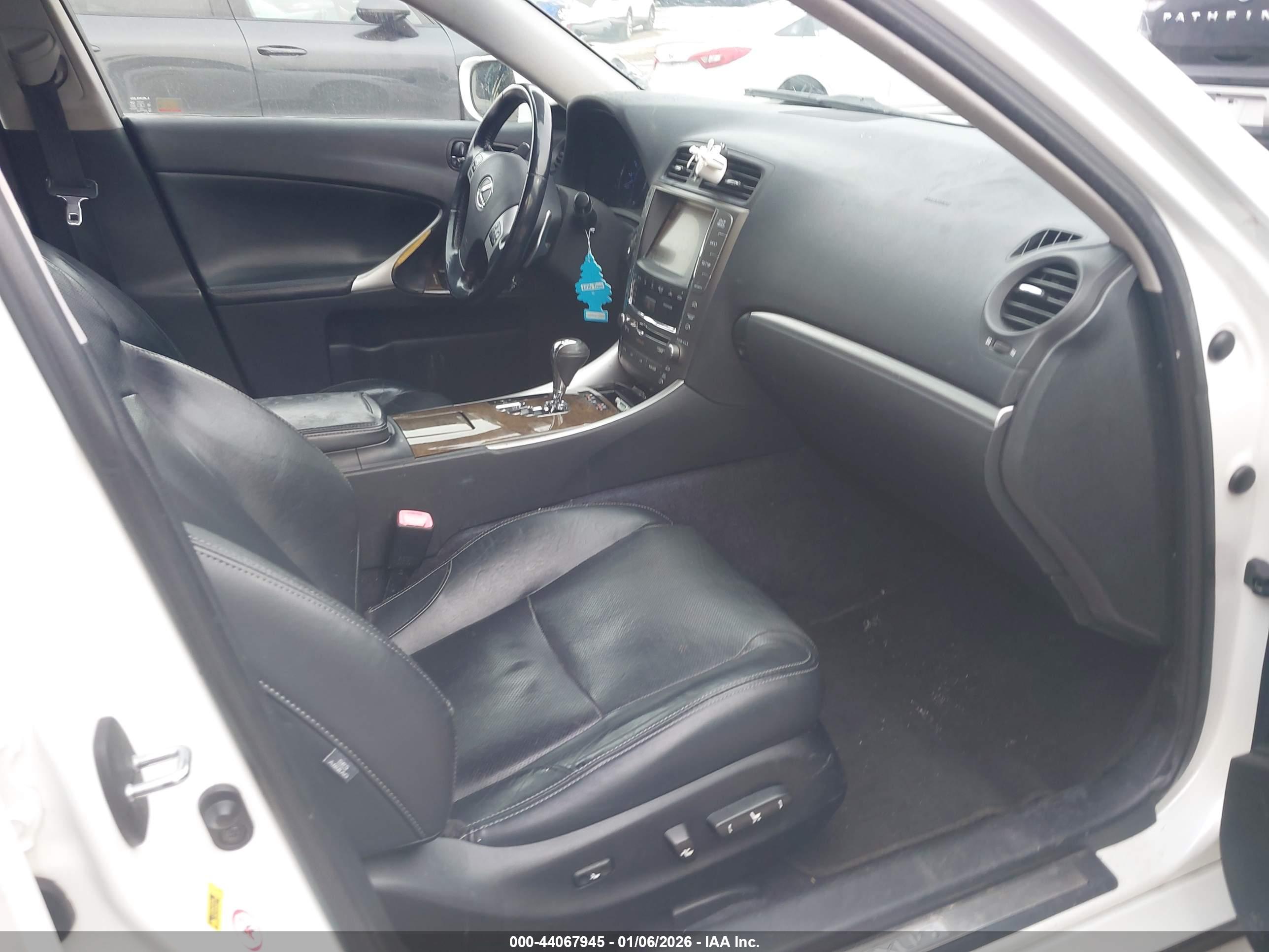LEXUS IS image 5
