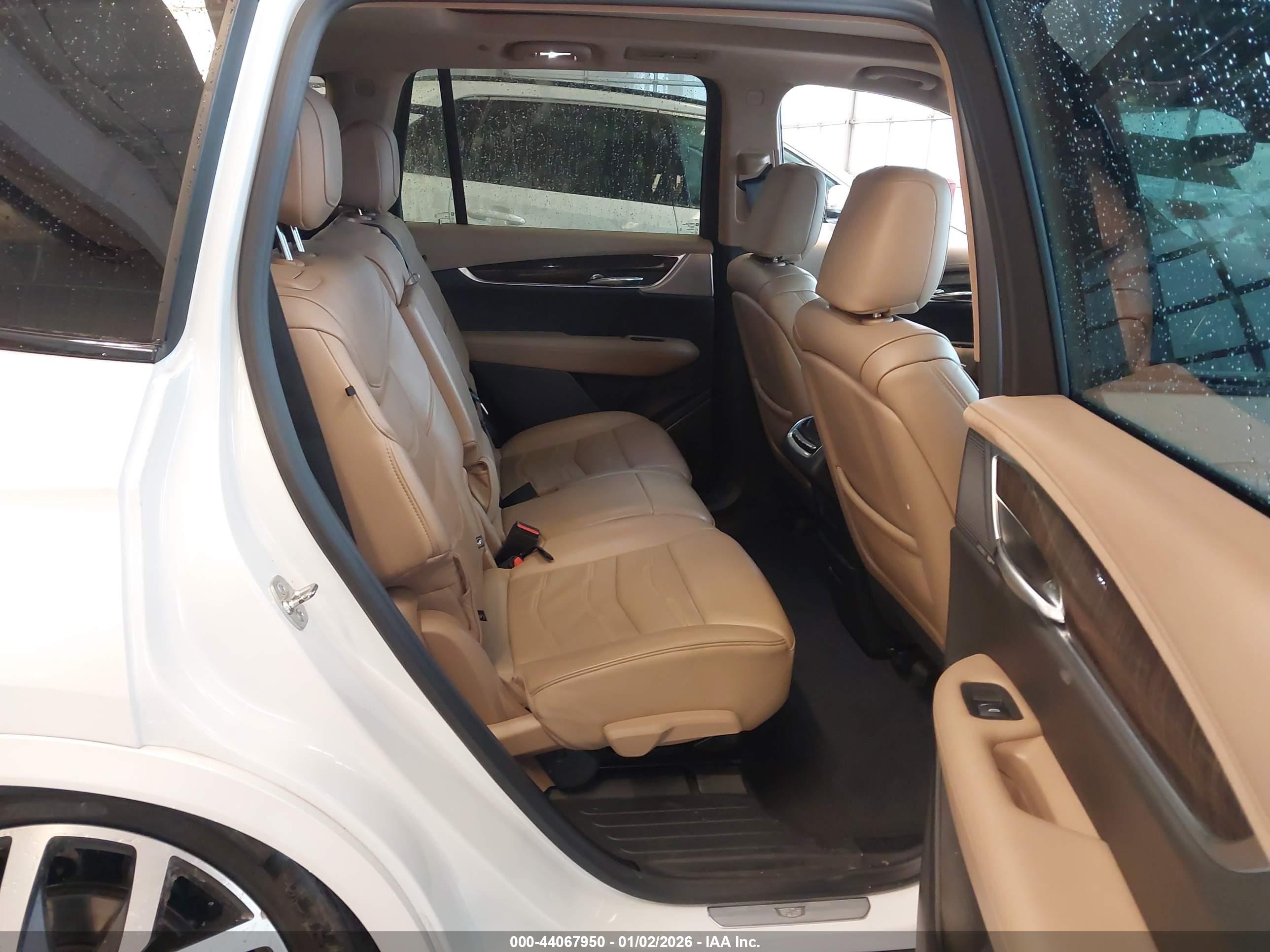 CADILLAC XT6 image 8