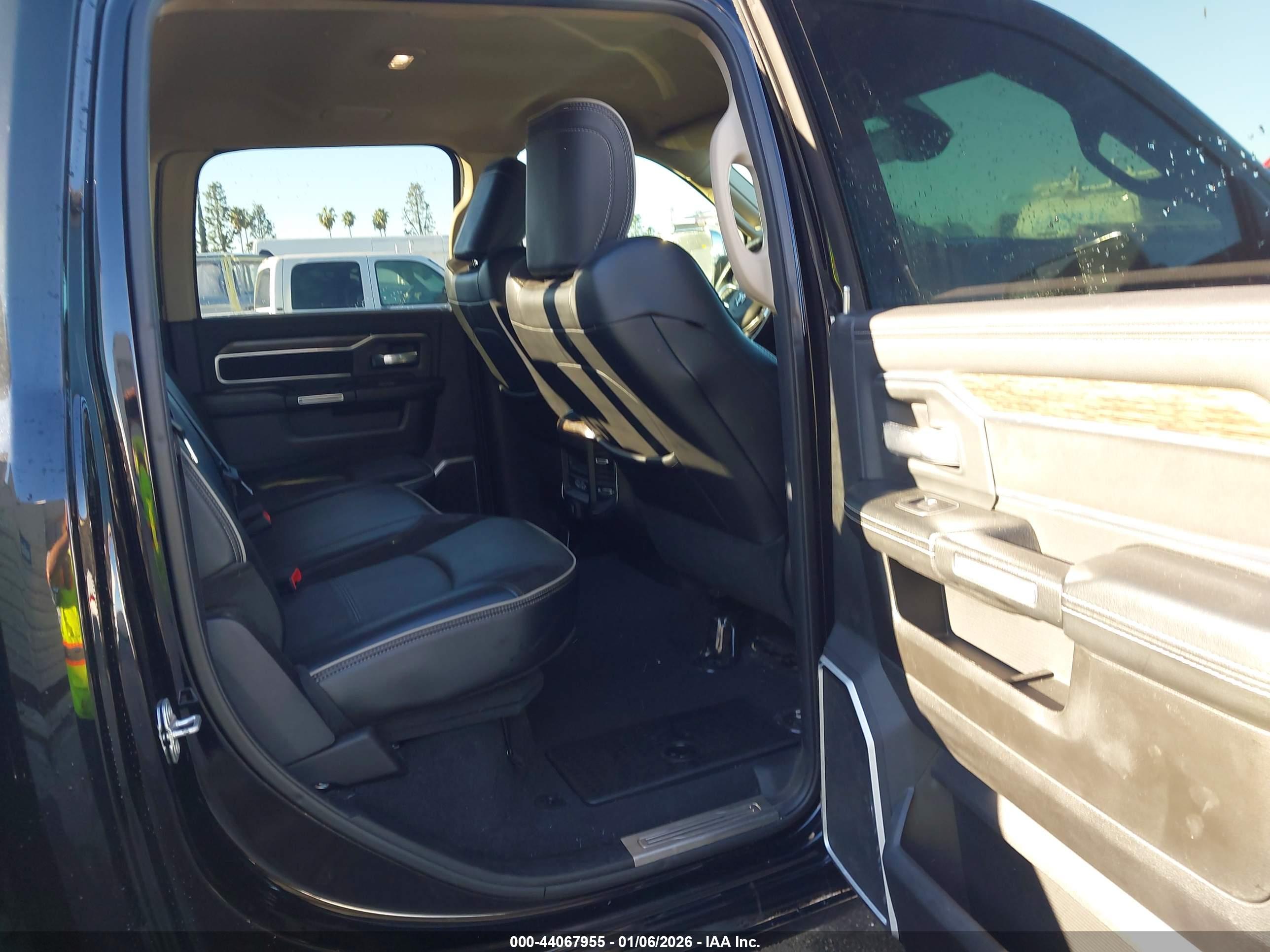 RAM 2500 image 8