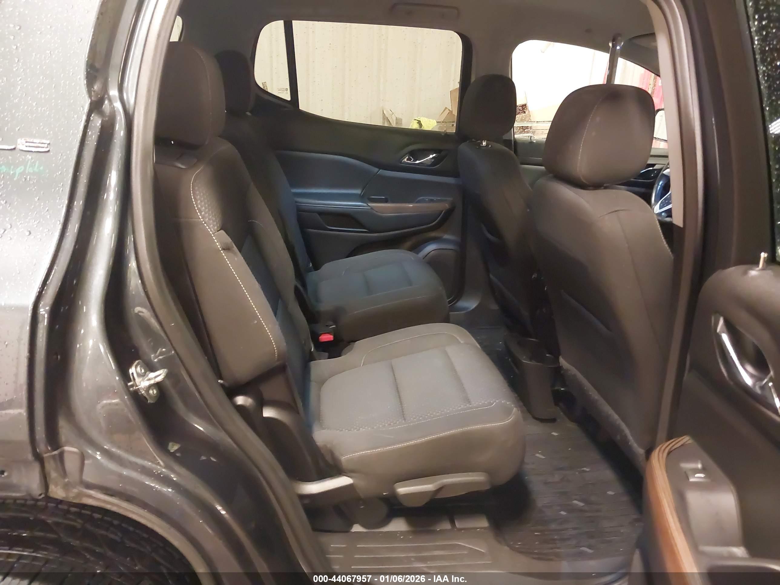 GMC ACADIA image 8
