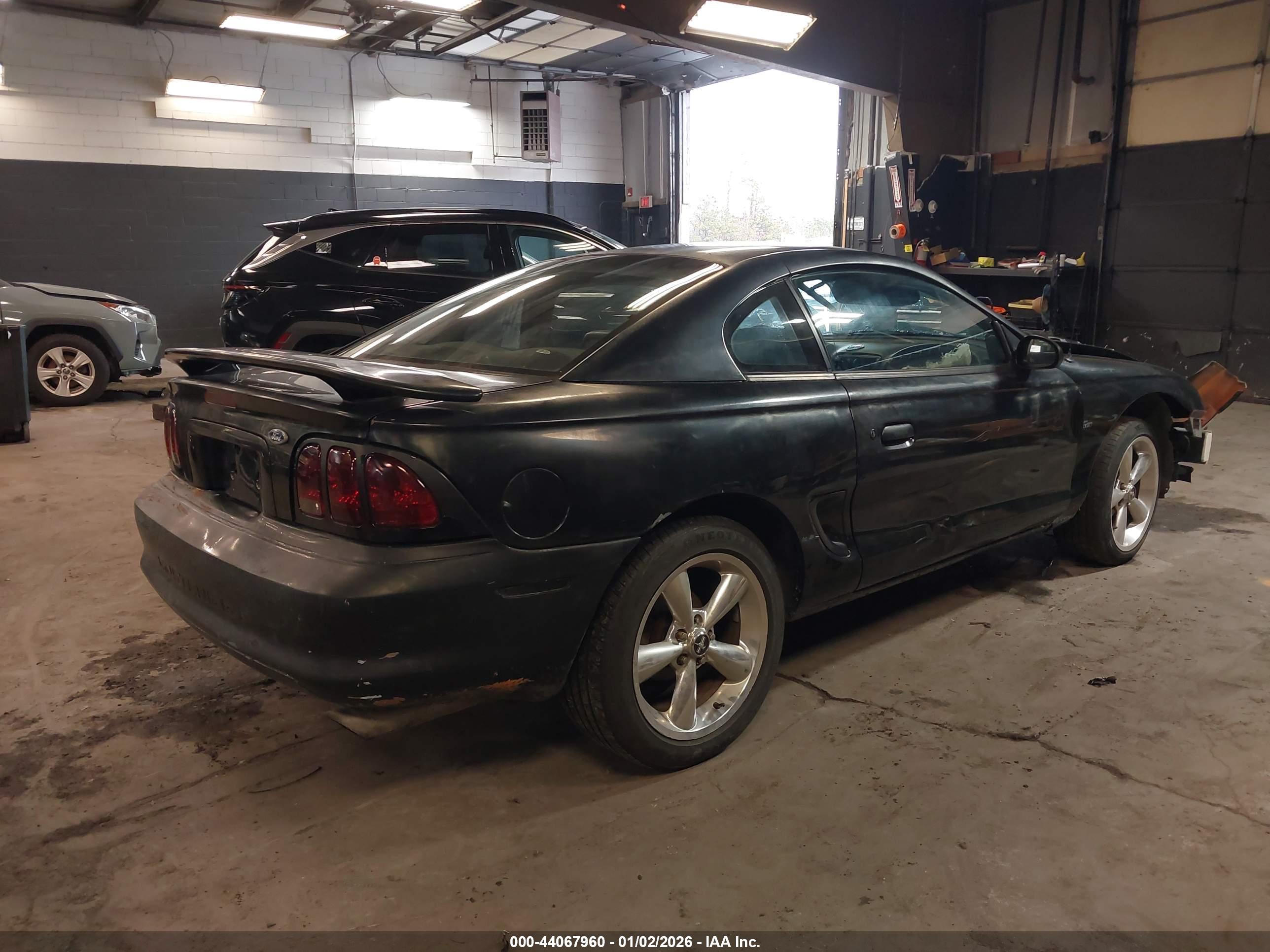 FORD MUSTANG image 4