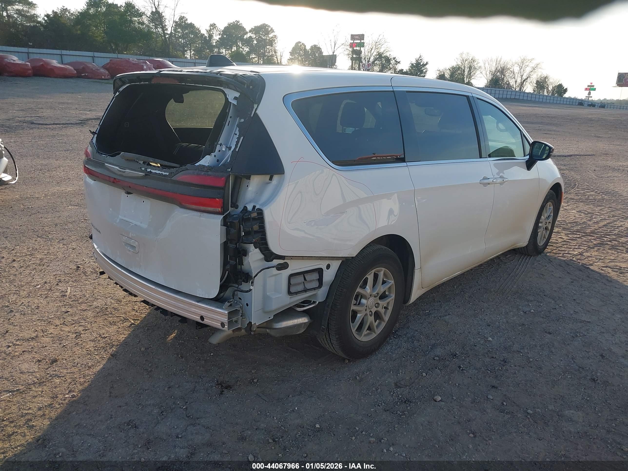 CHRYSLER PACIFICA image 4
