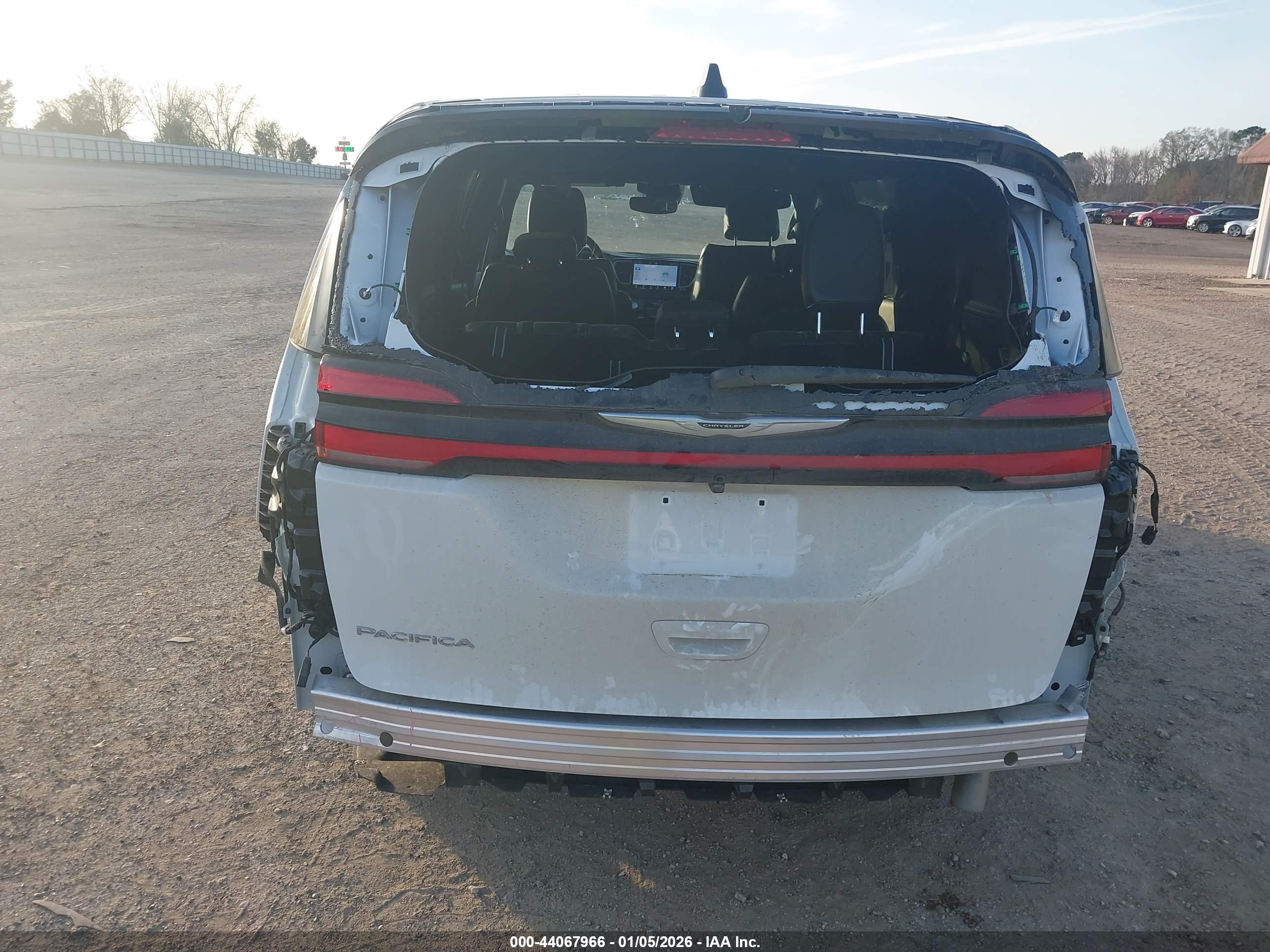 CHRYSLER PACIFICA image 6