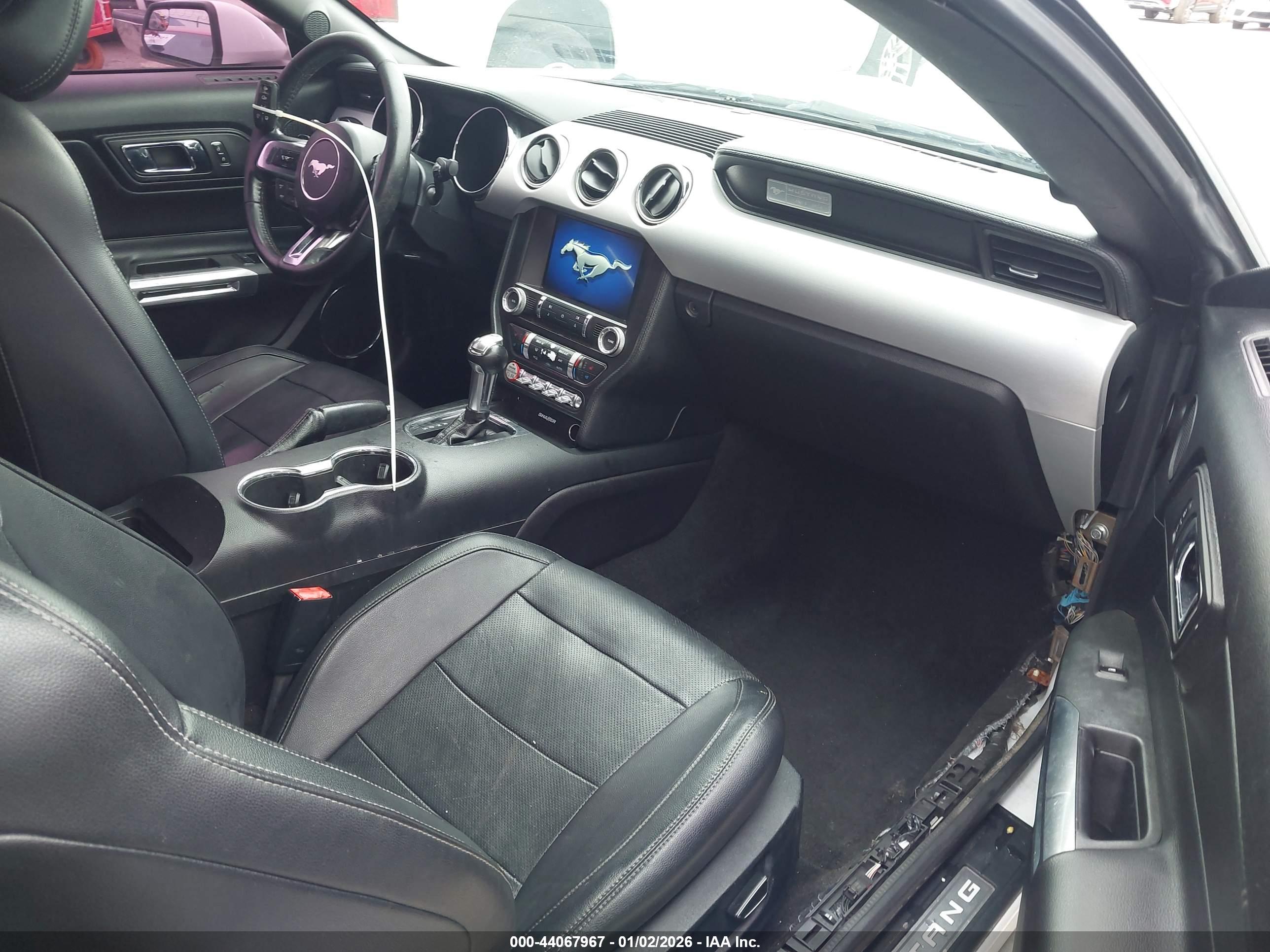 FORD MUSTANG image 5