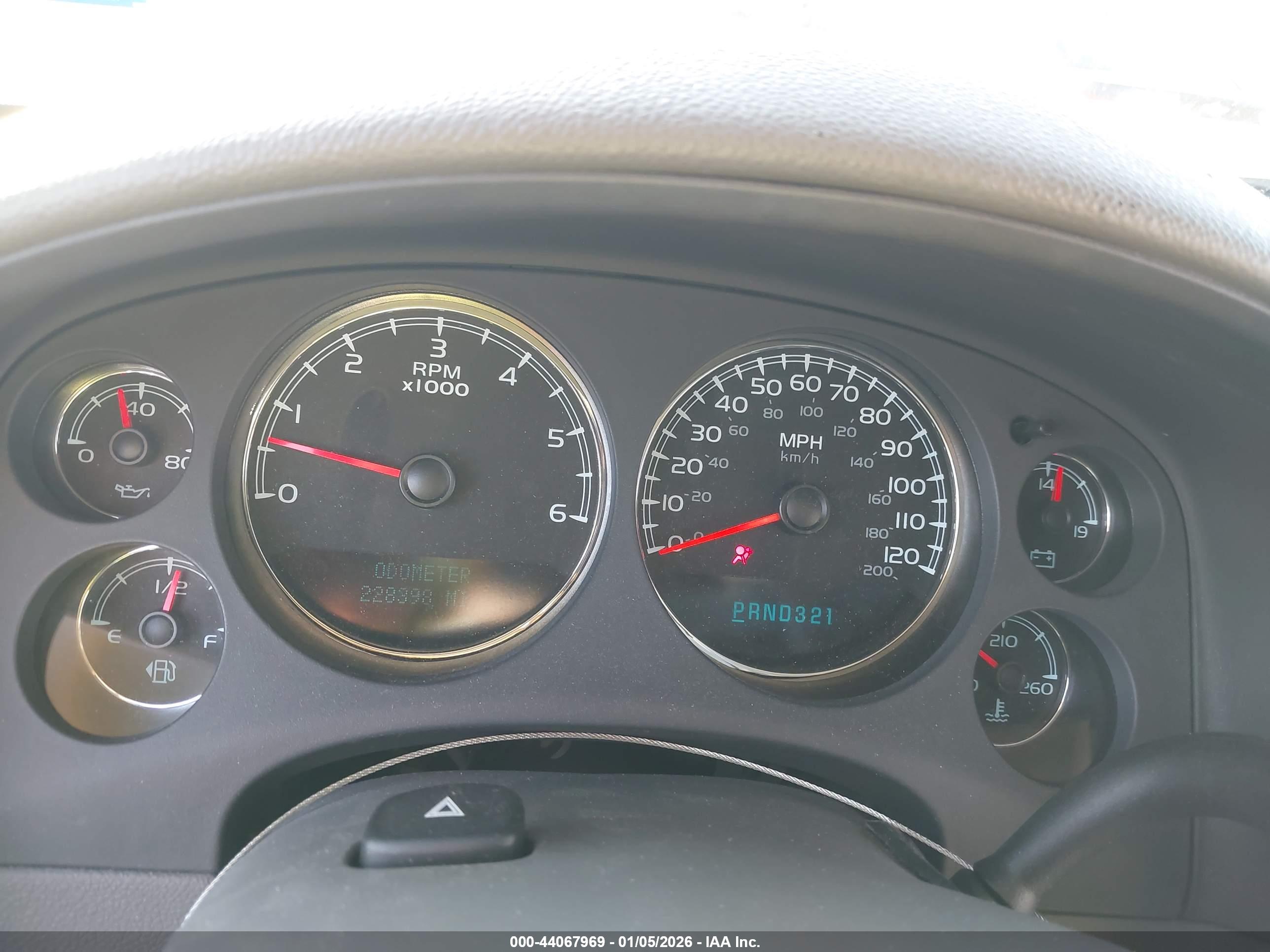 CHEVROLET TAHOE image 7