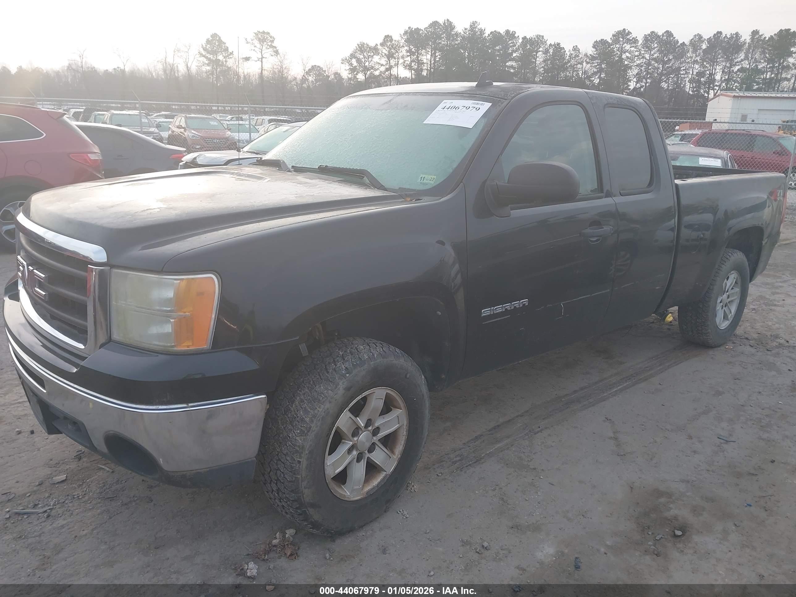 GMC SIERRA image 2