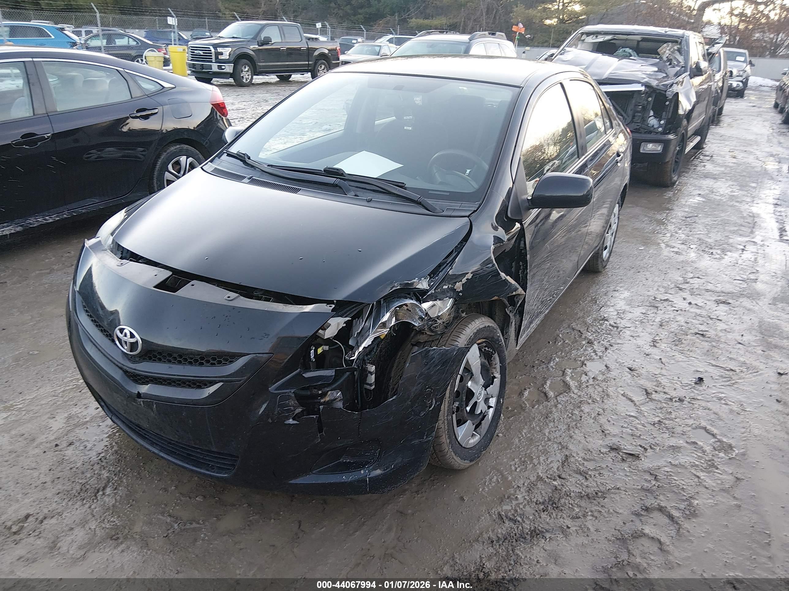 TOYOTA YARIS image 2