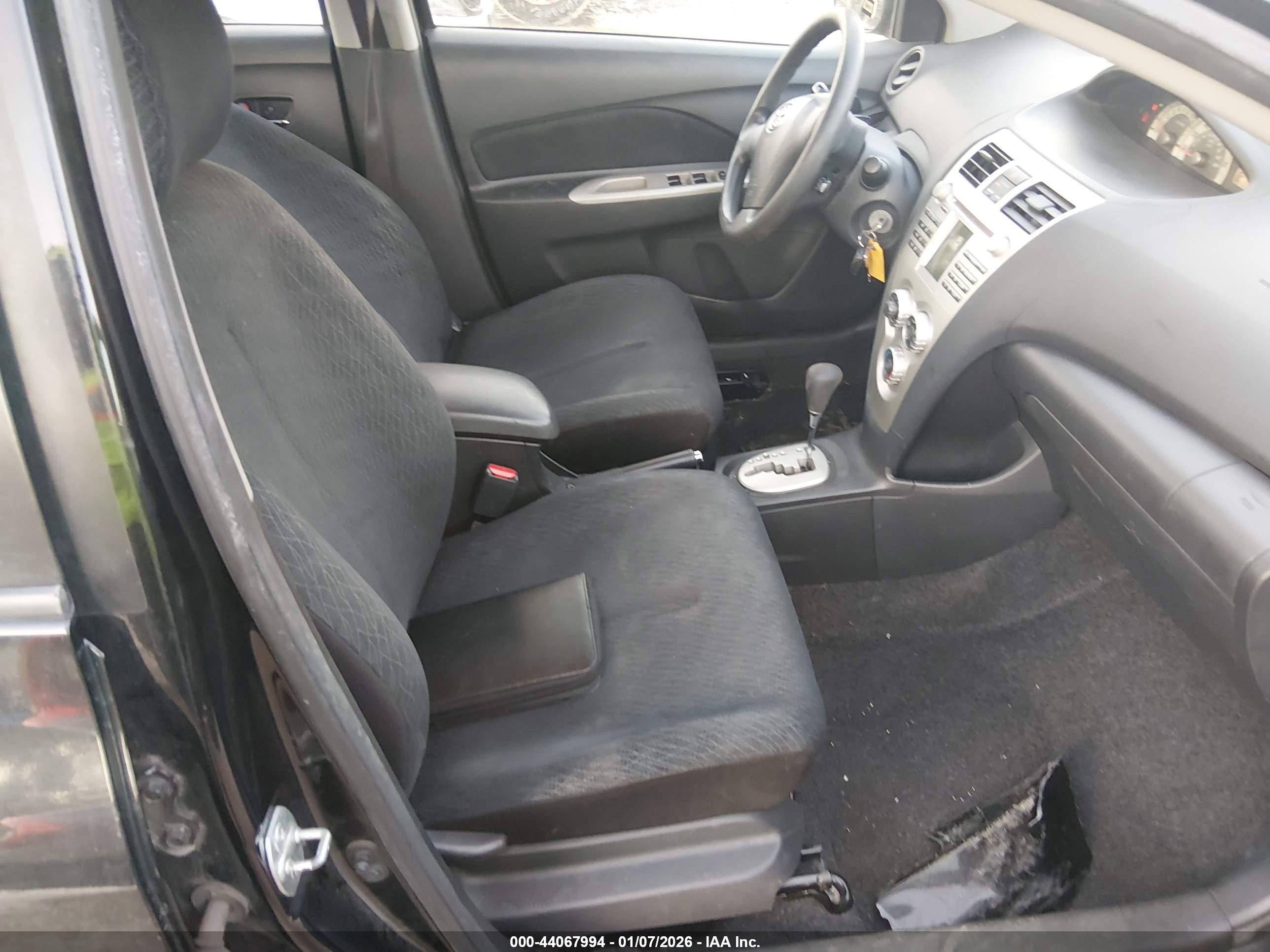 TOYOTA YARIS image 5