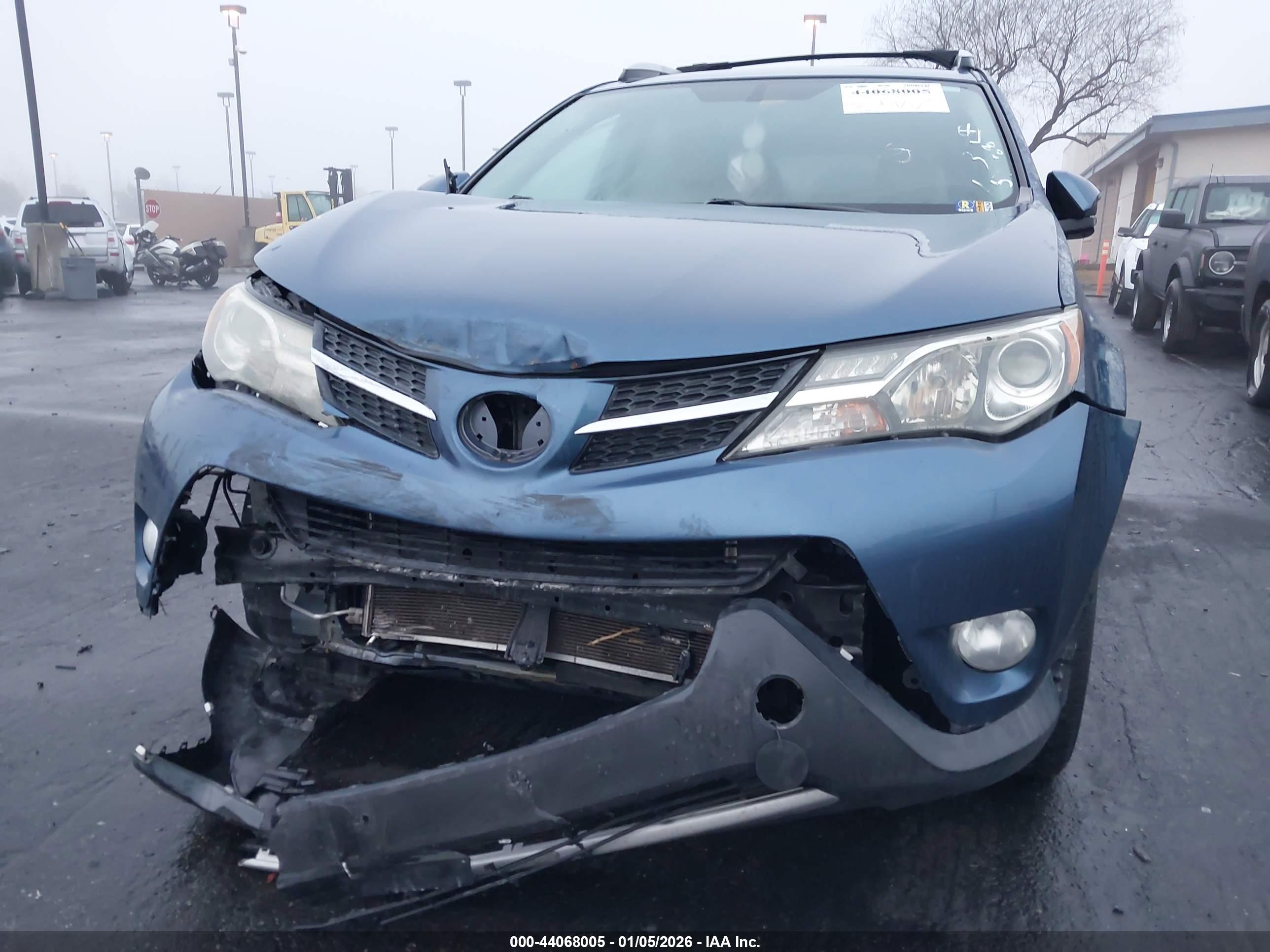 TOYOTA RAV4 image 6