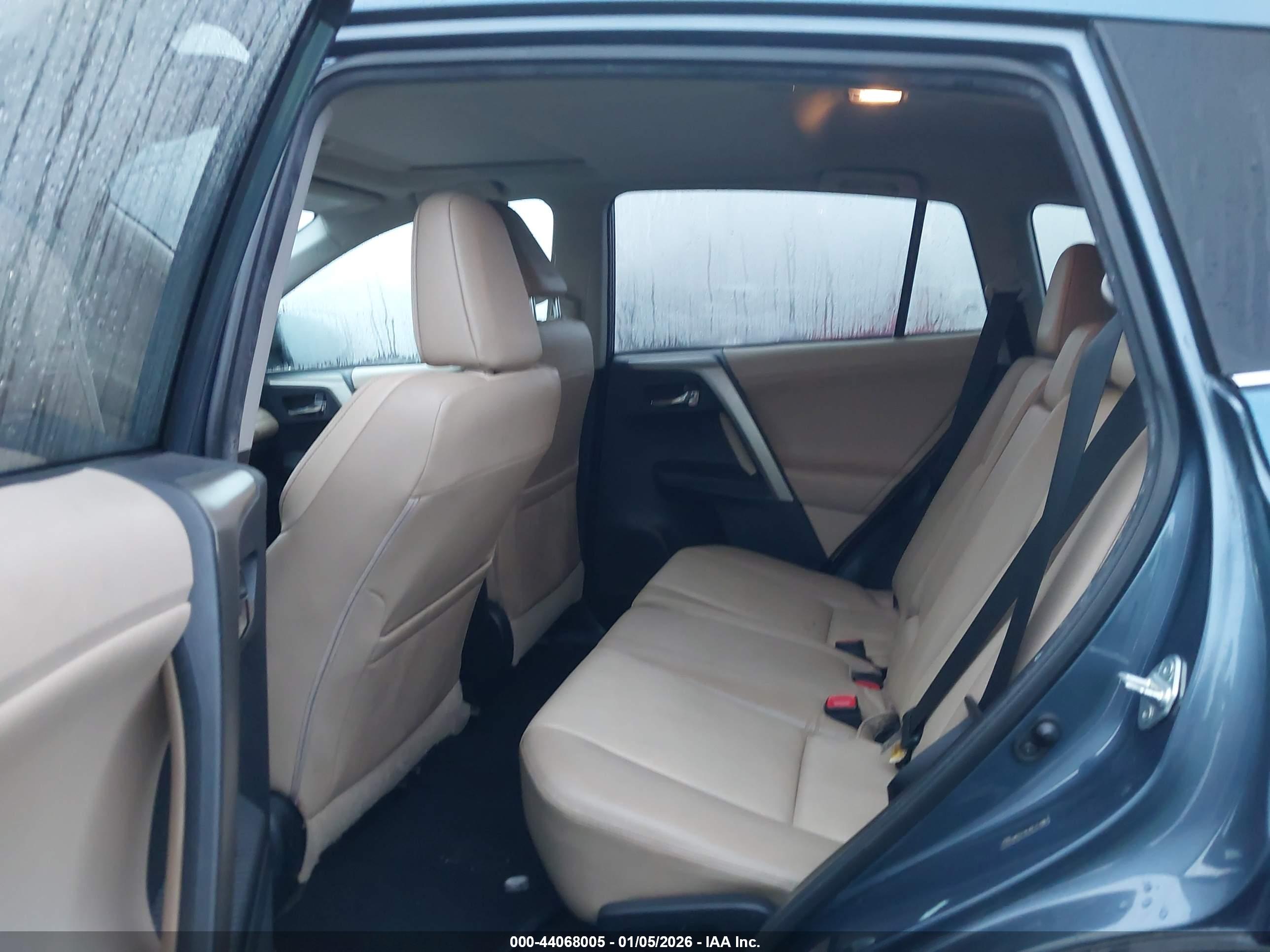 TOYOTA RAV4 image 8