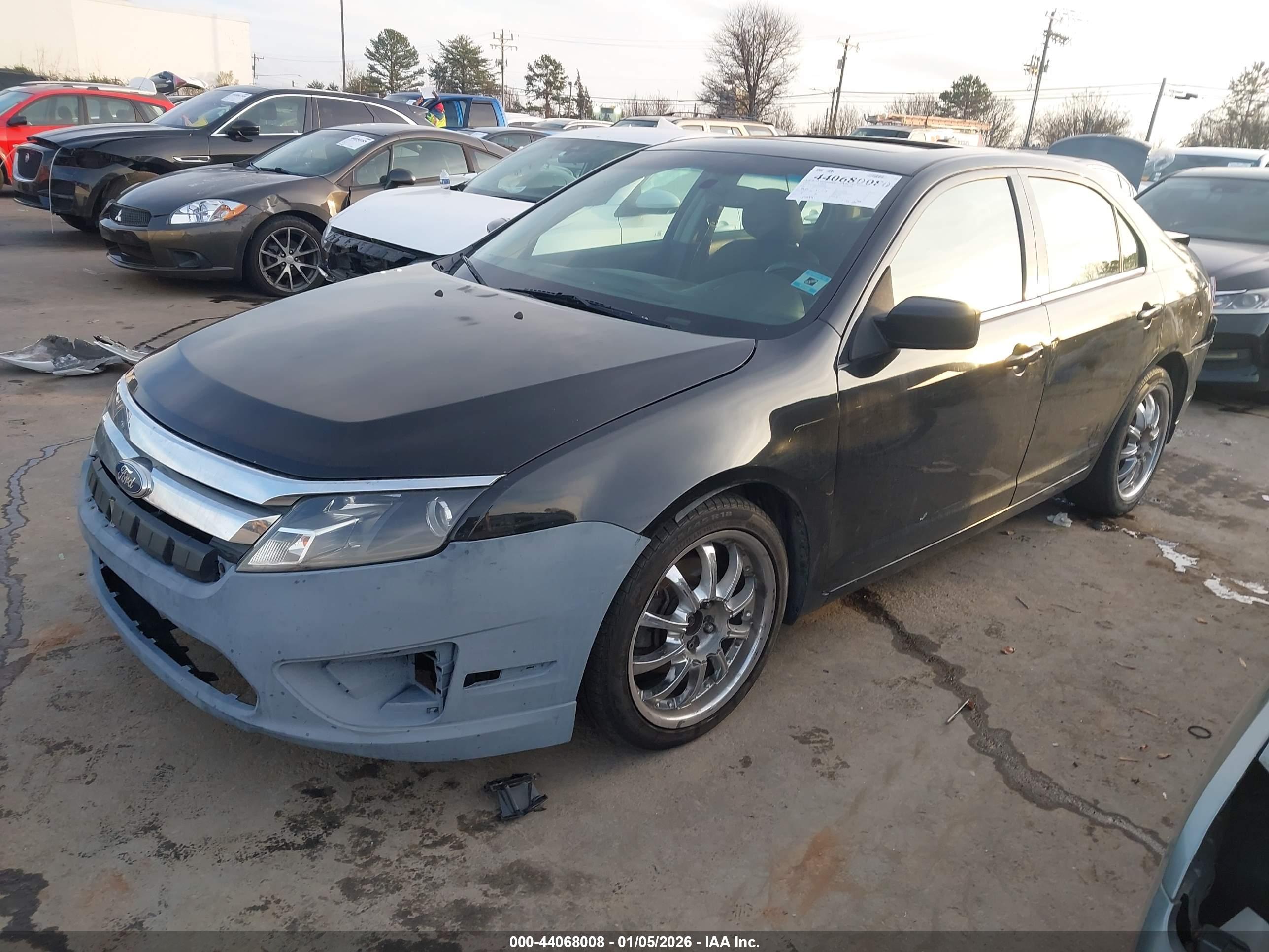 FORD FUSION image 2