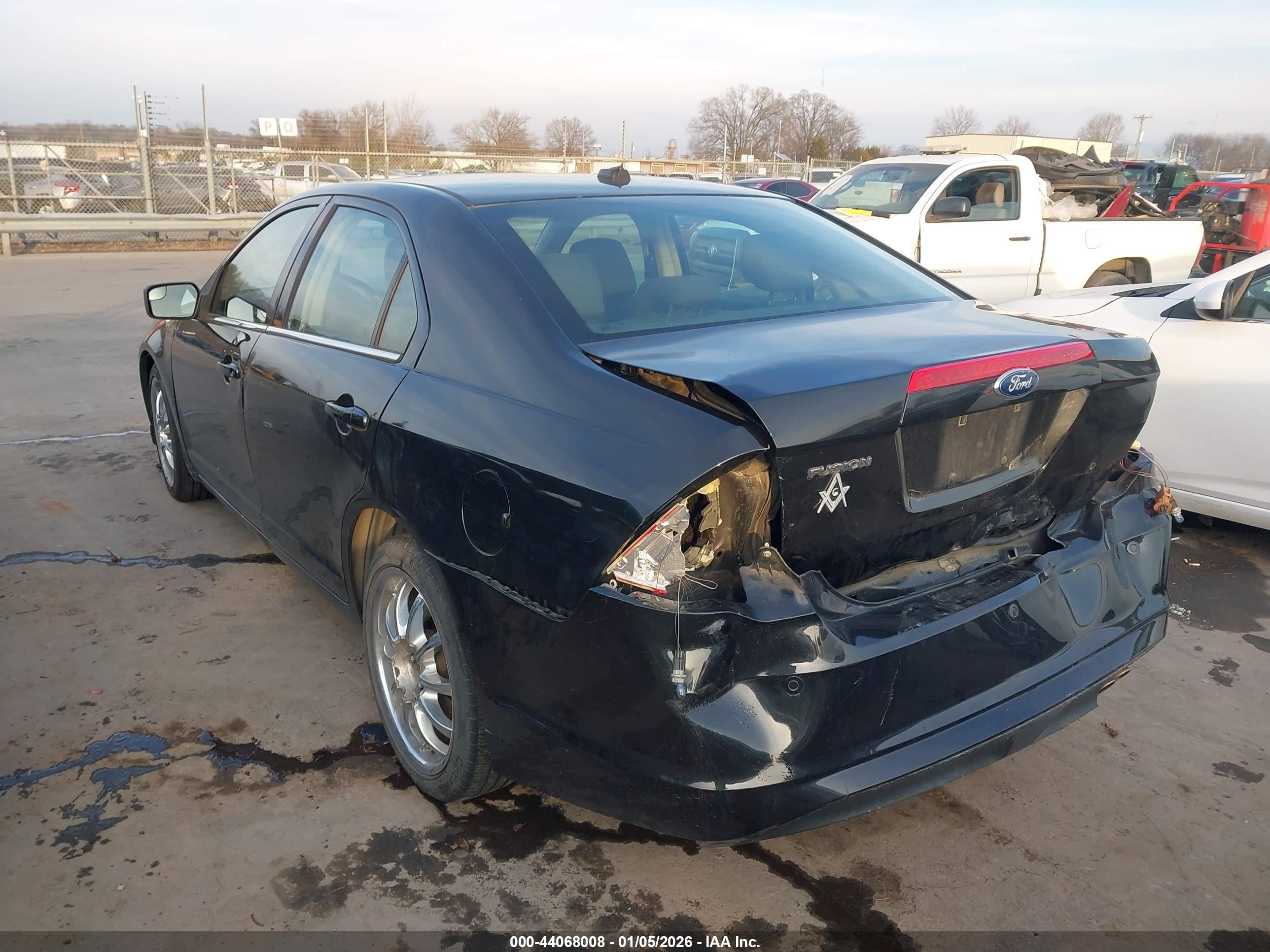 FORD FUSION image 3