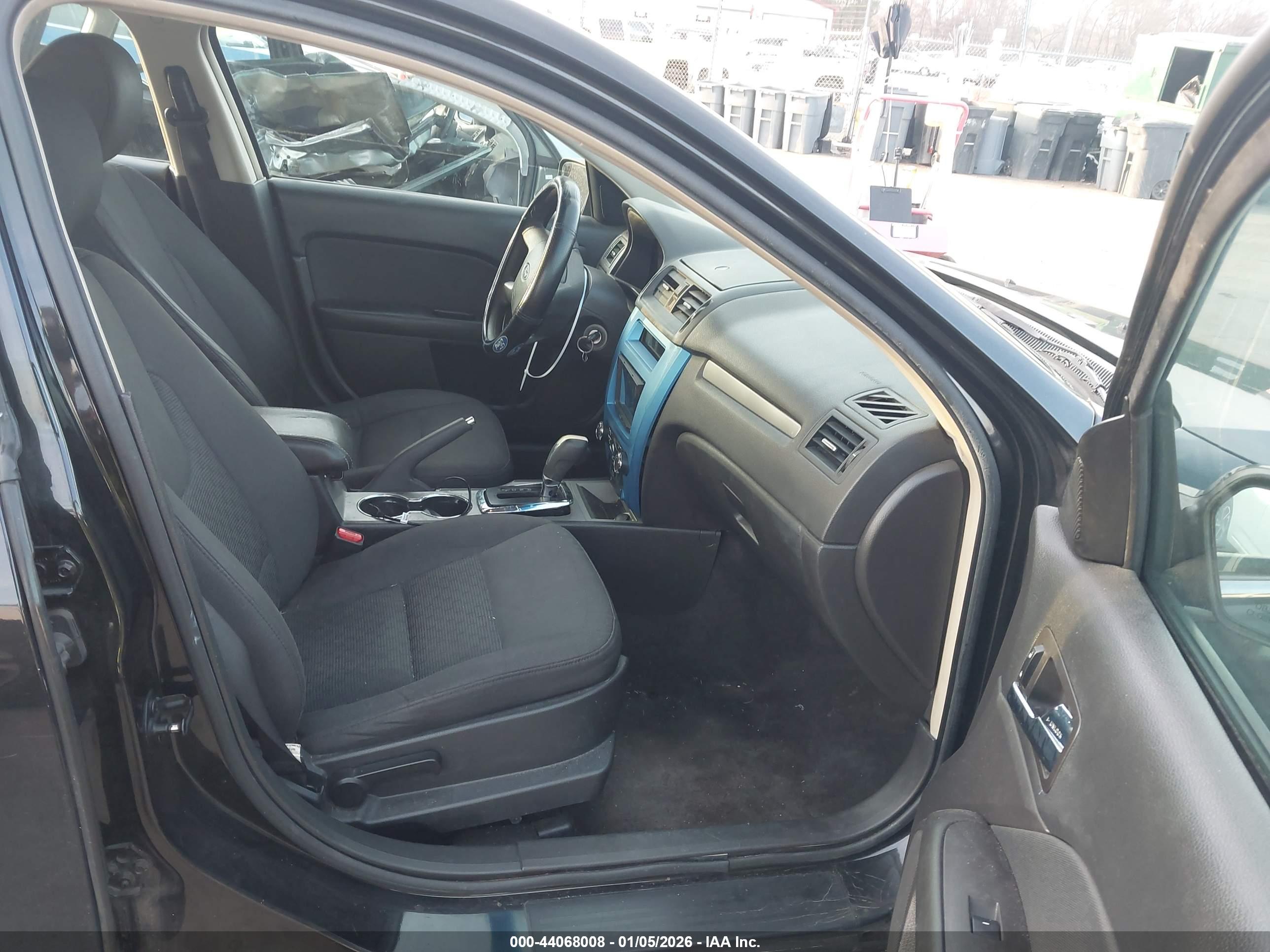 FORD FUSION image 5