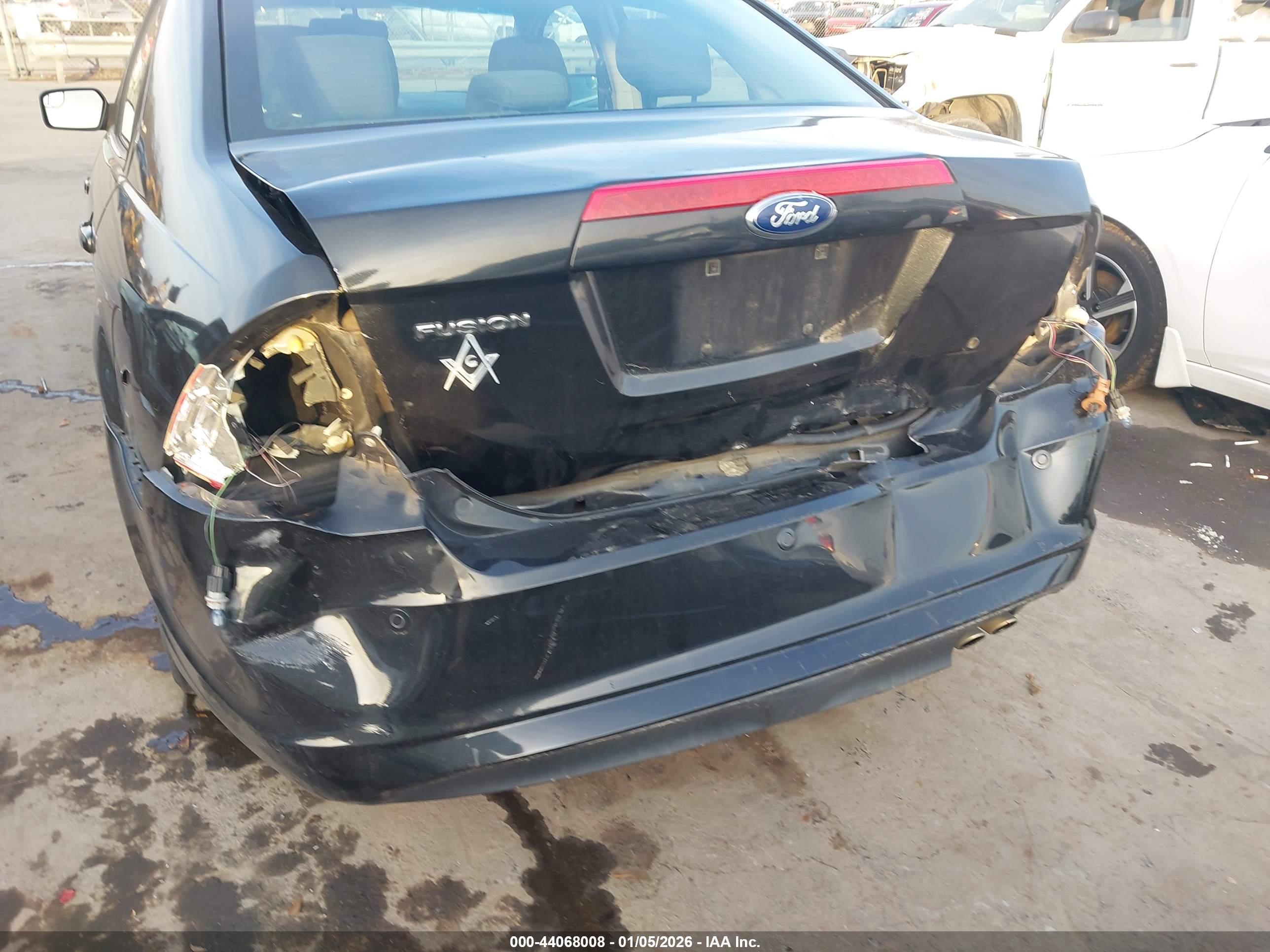 FORD FUSION image 6