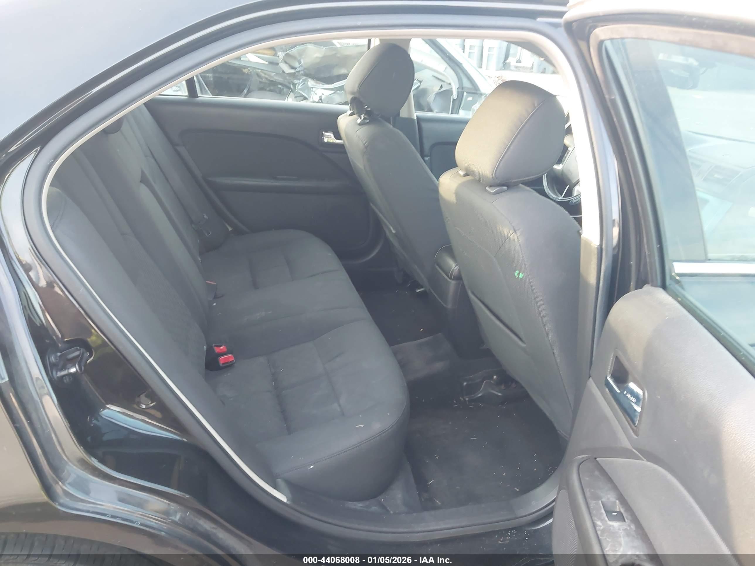 FORD FUSION image 8