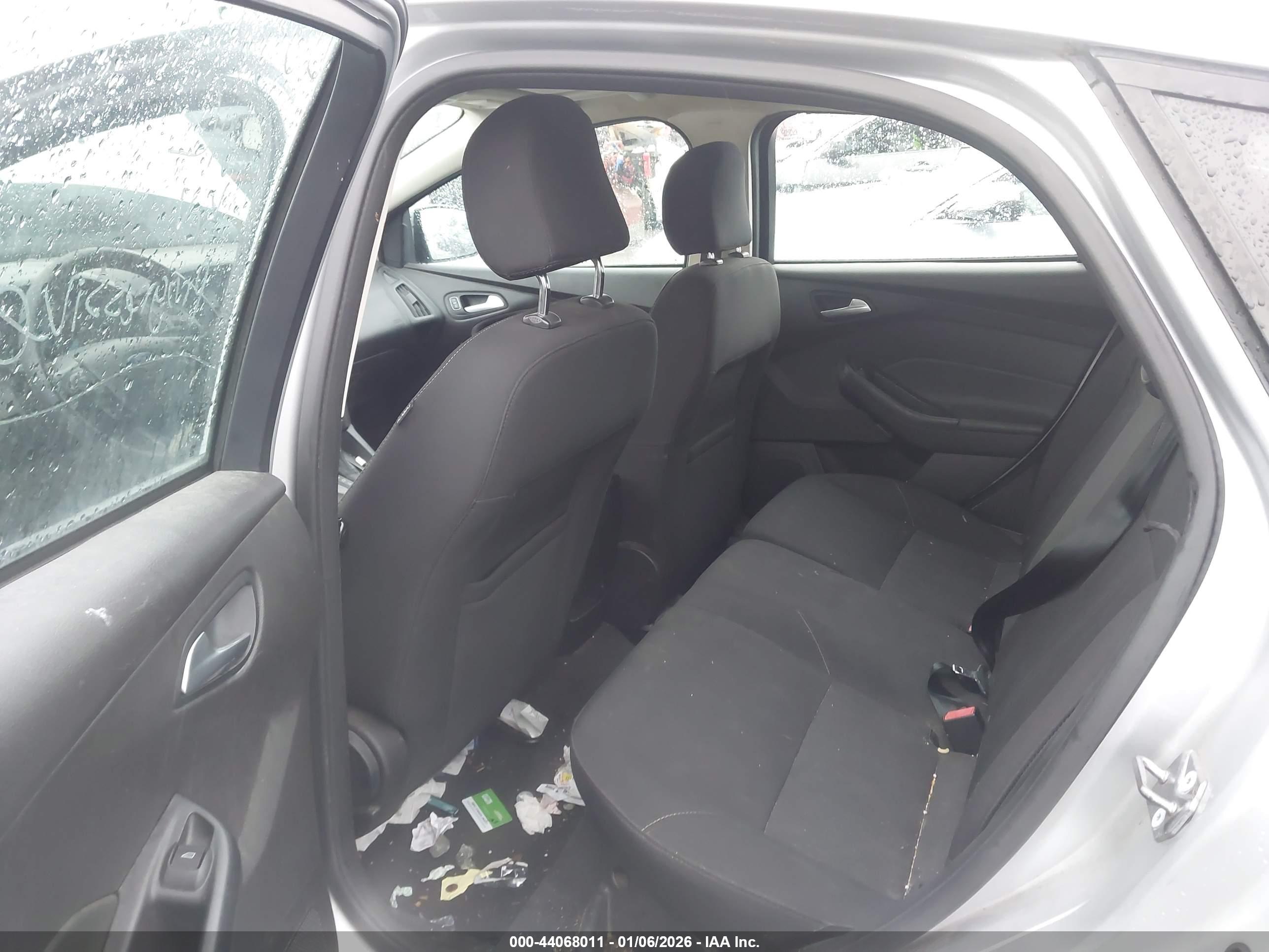 FORD FOCUS image 8