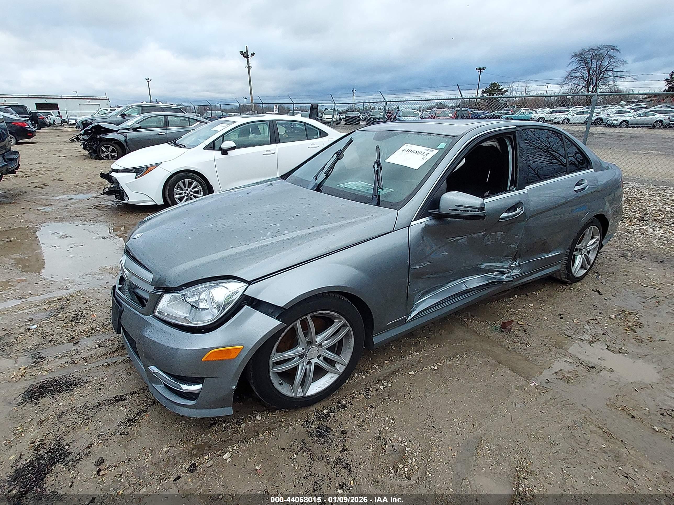 MERCEDES-BENZ C image 2
