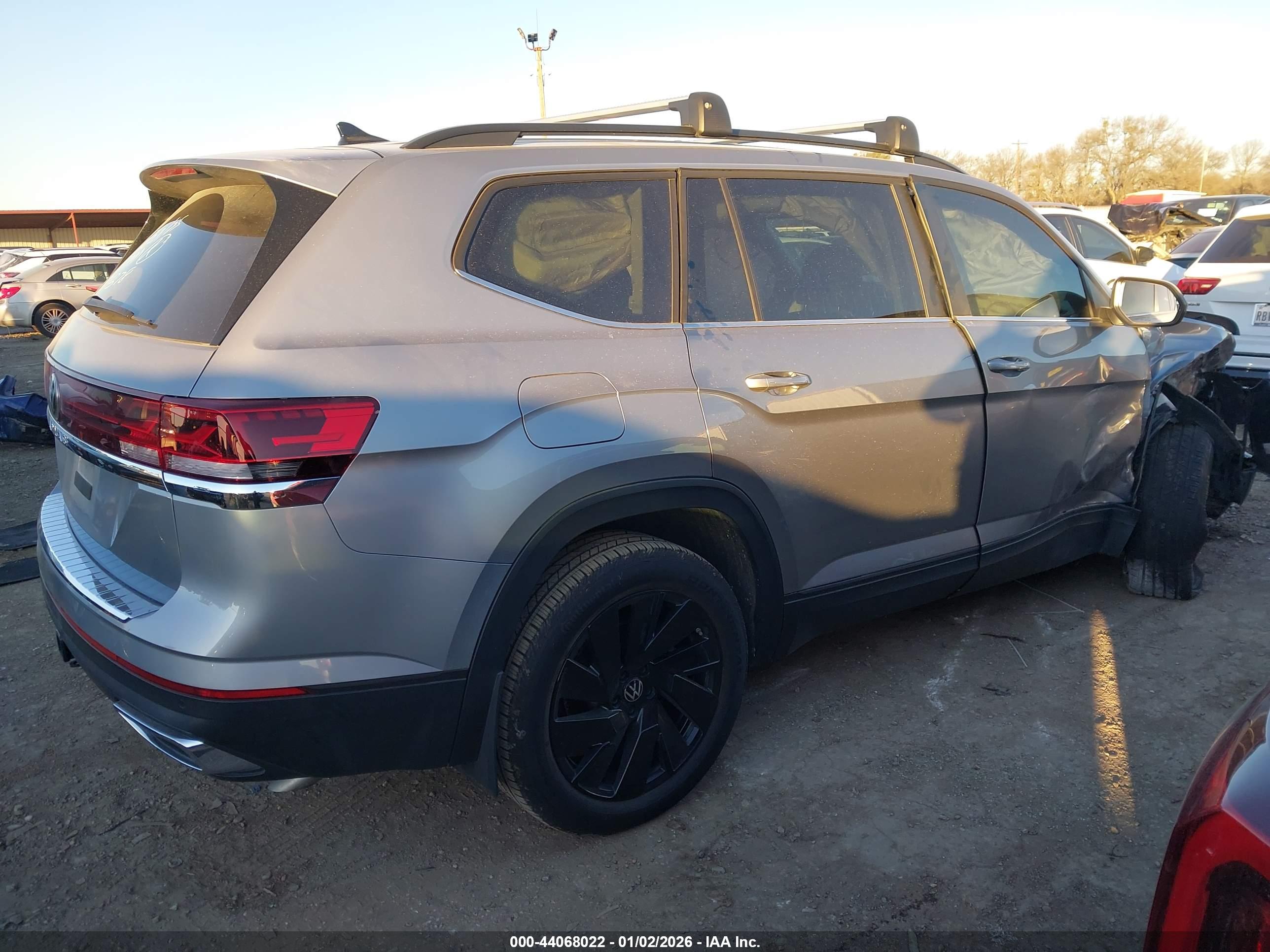 VOLKSWAGEN ATLAS image 4