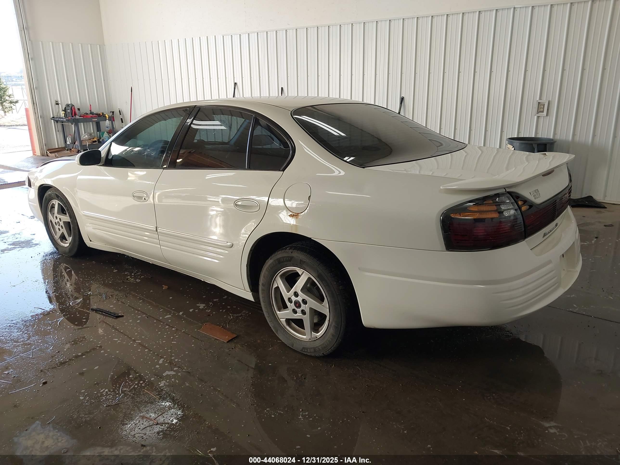 PONTIAC BONNEVILLE image 3