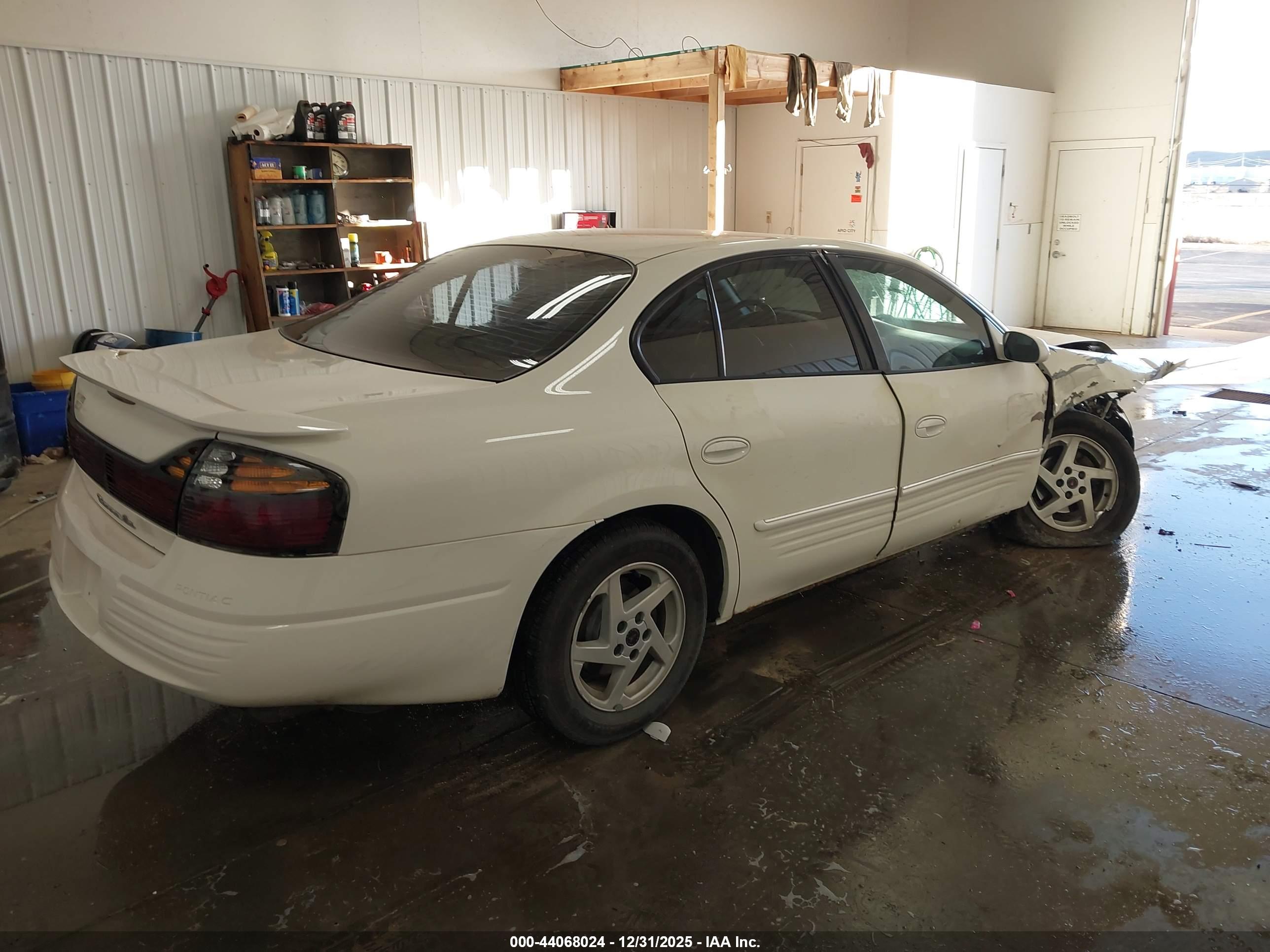 PONTIAC BONNEVILLE image 4