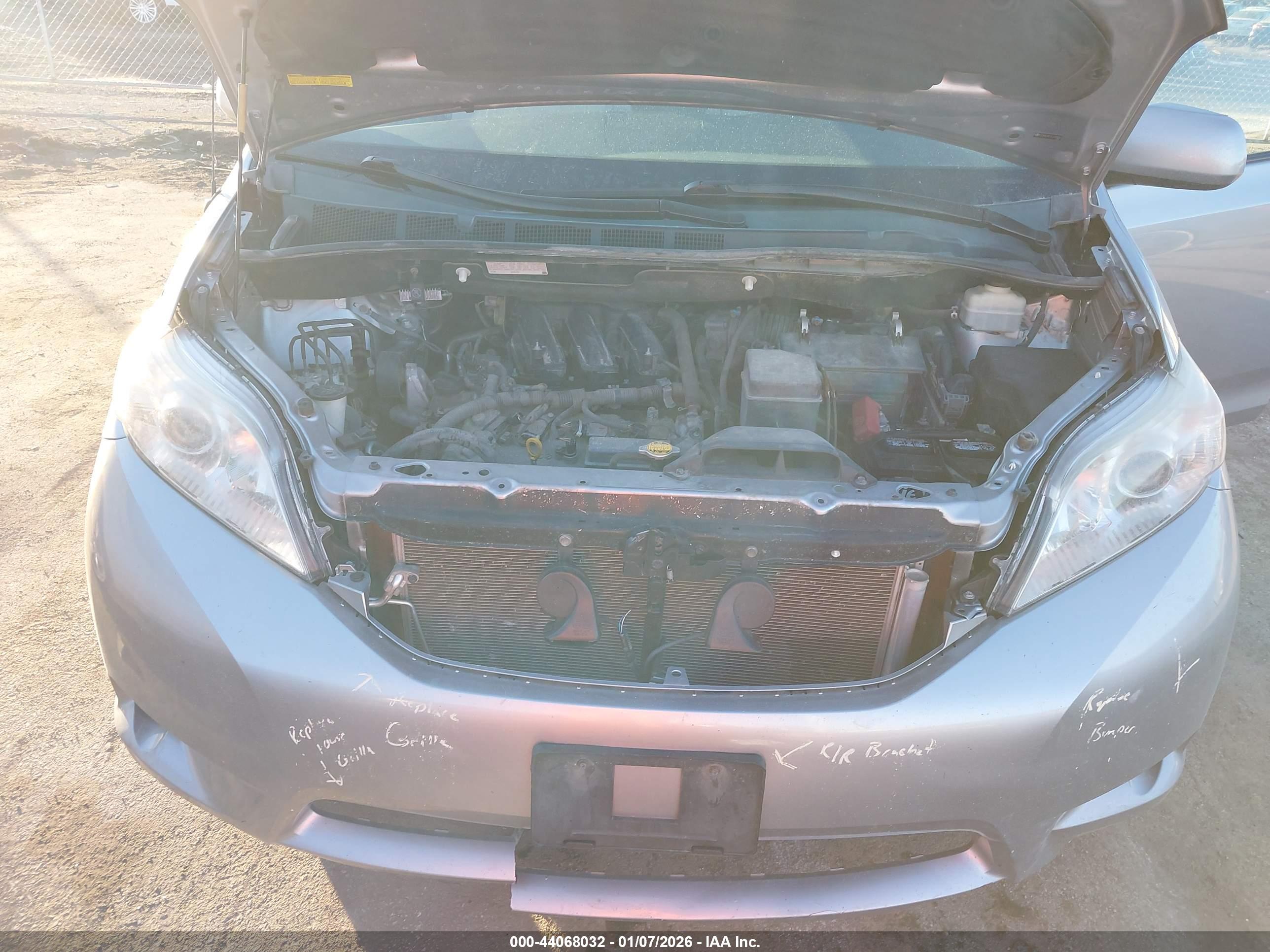 TOYOTA SIENNA image 10
