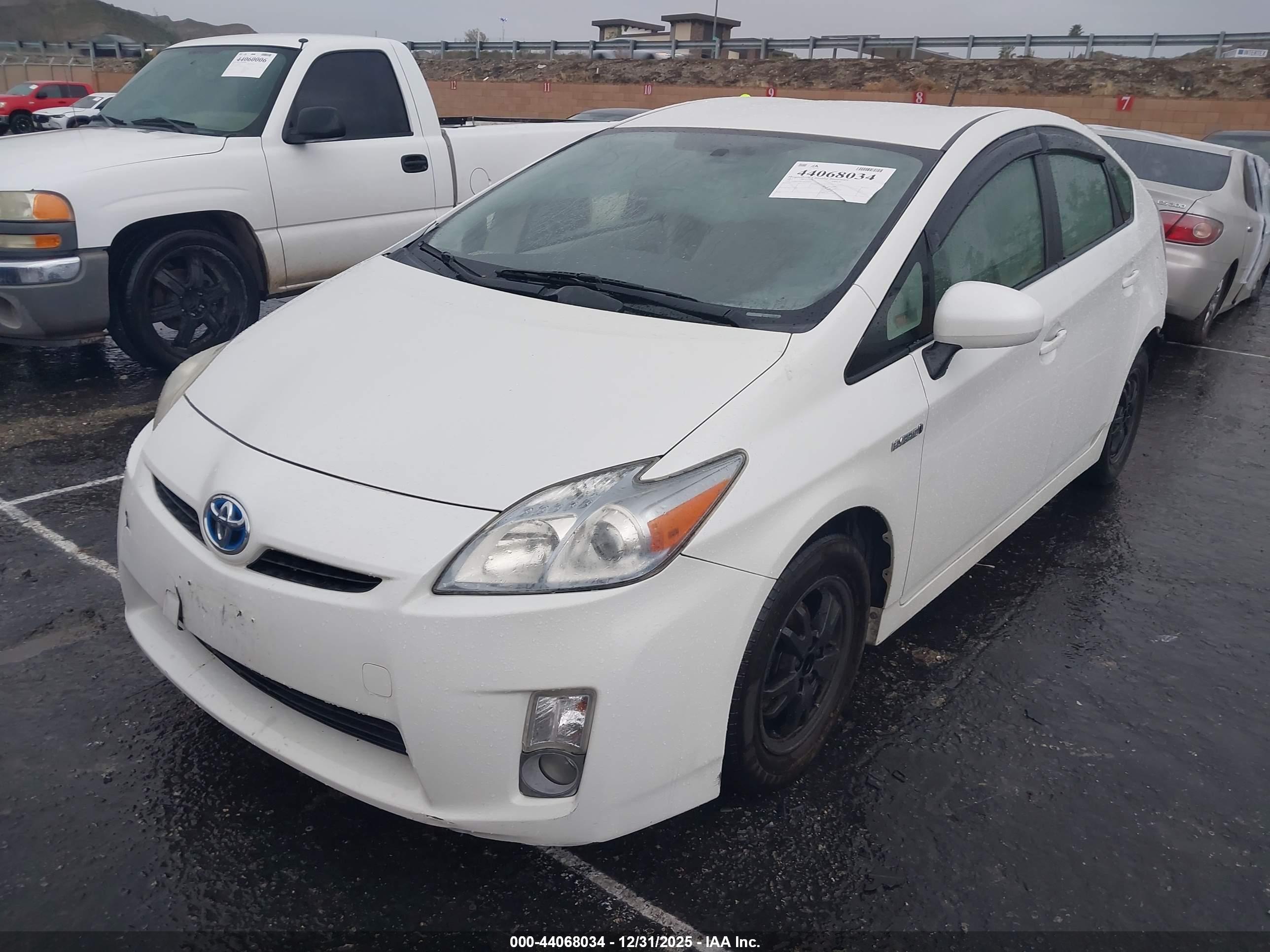 TOYOTA PRIUS image 2
