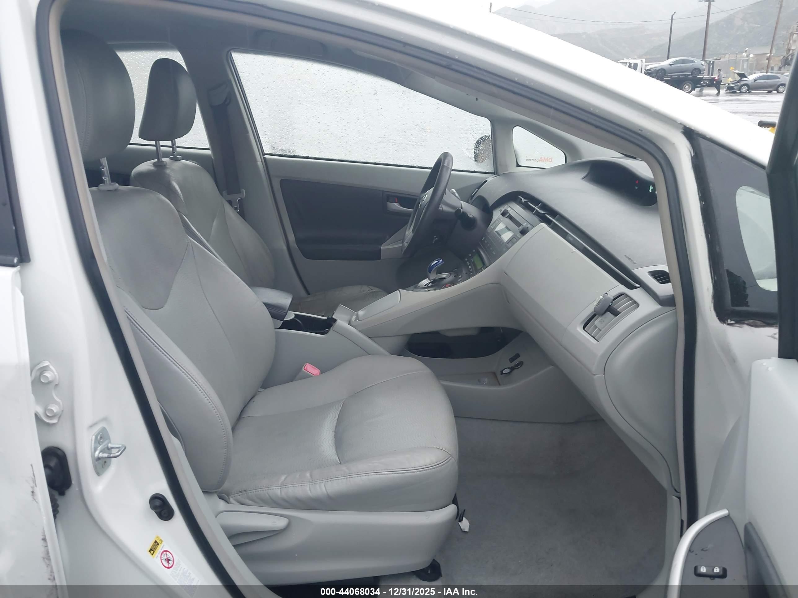 TOYOTA PRIUS image 5