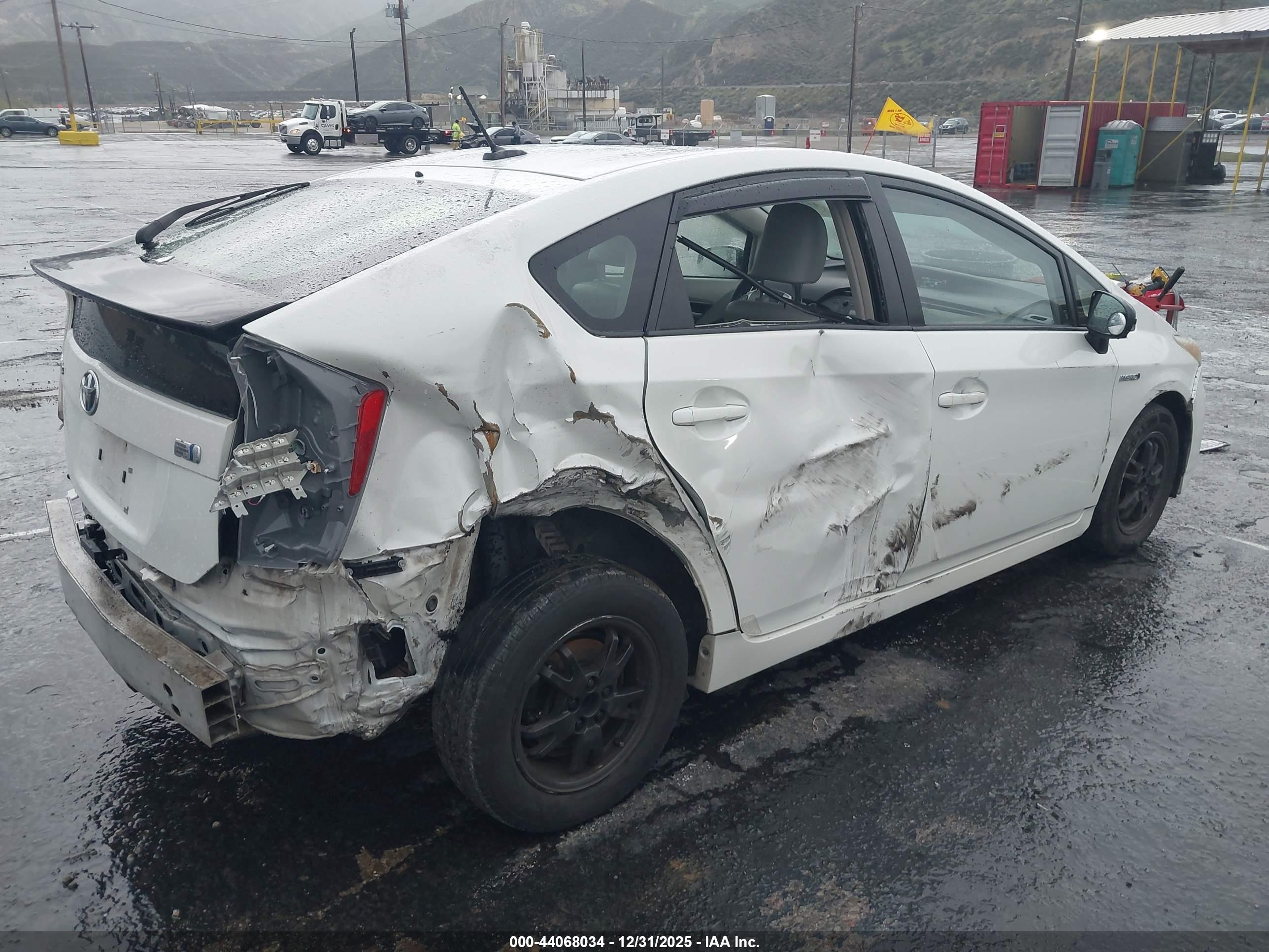 TOYOTA PRIUS image 6