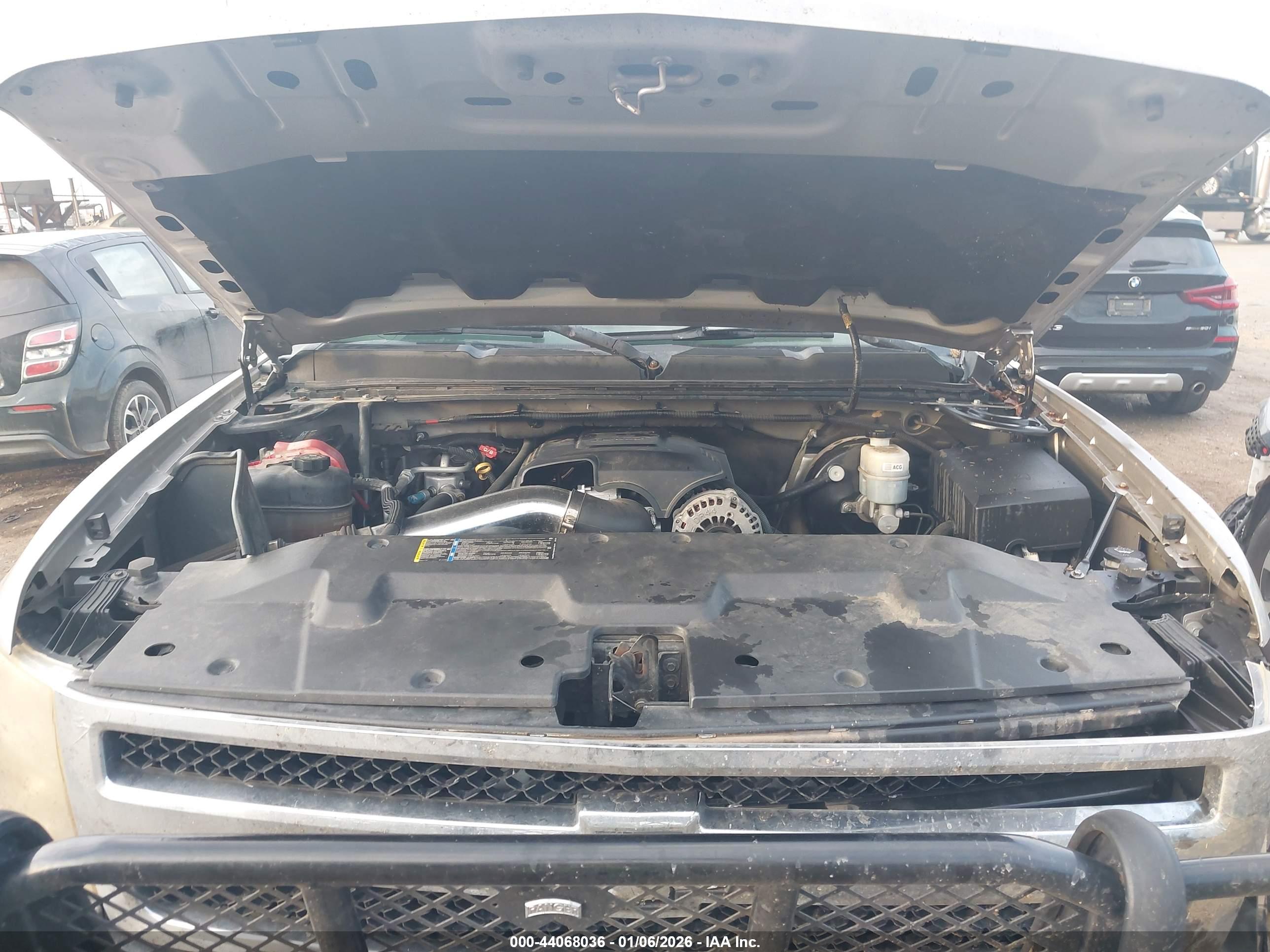 CHEVROLET SILVERADO image 10